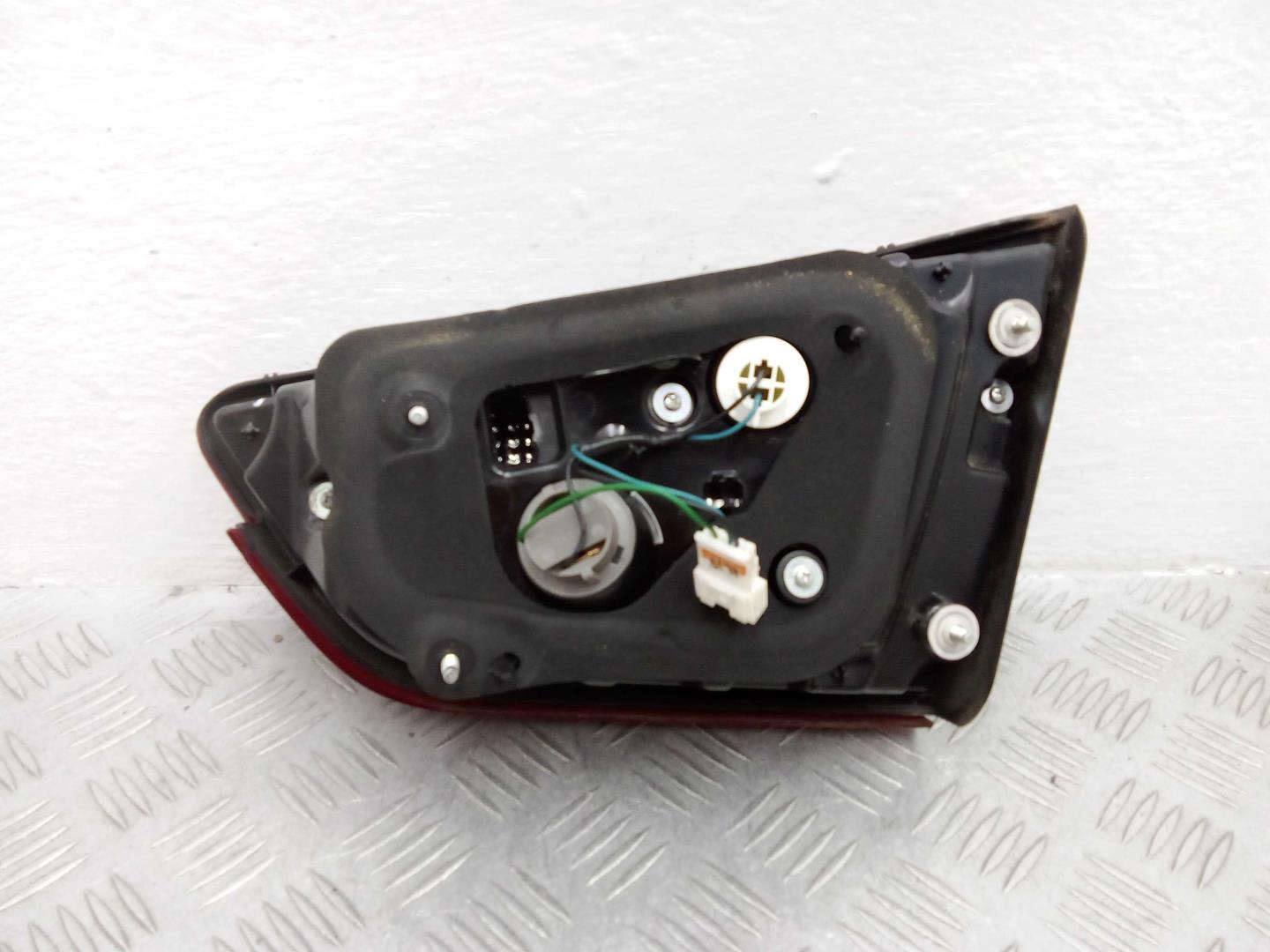 Фонарь задний внутренний левый