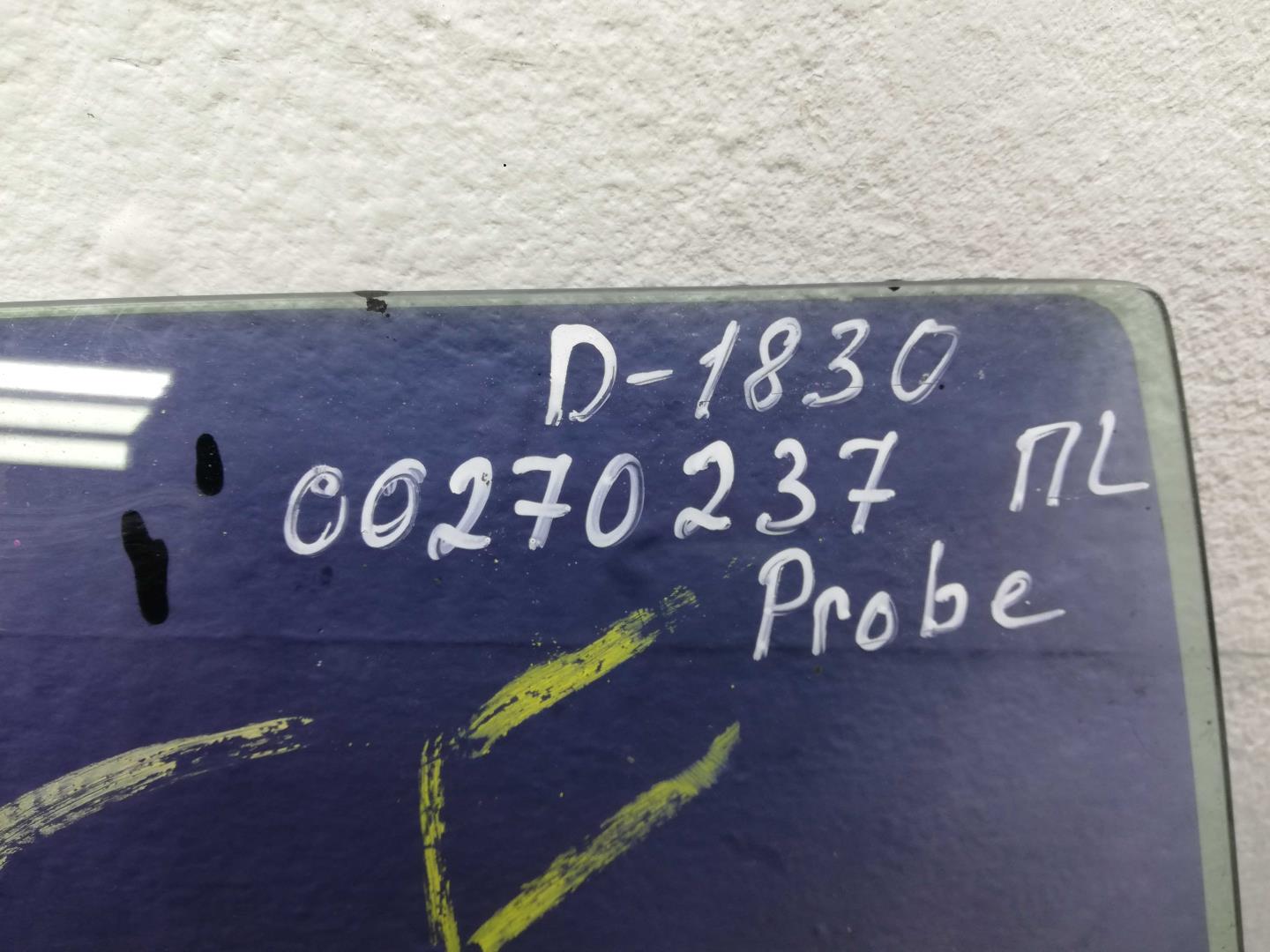 Стекло двери передней левой