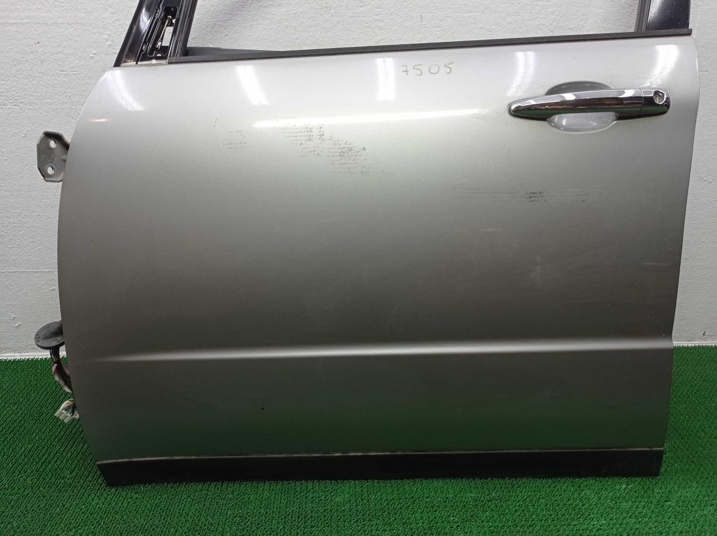 Стекло двери передней левой