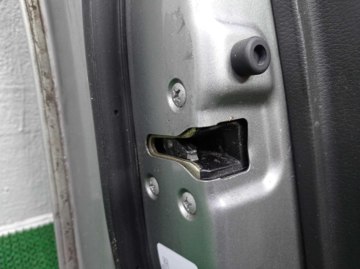 Стекло двери передней левой