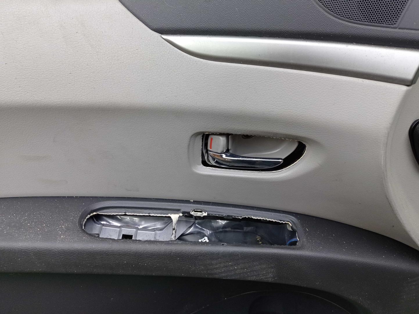 Стекло двери передней левой