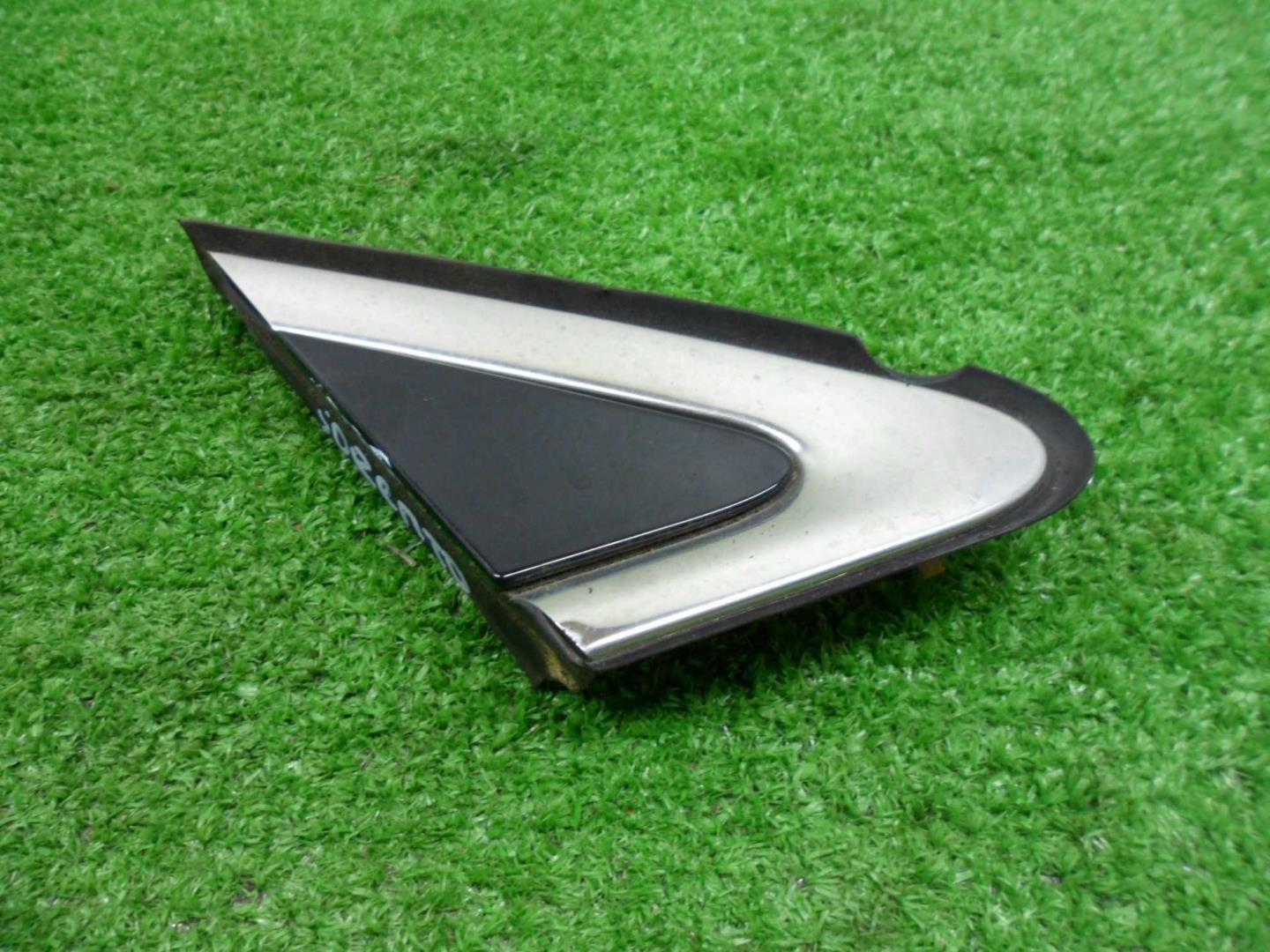 Накладка переднего крыла правого