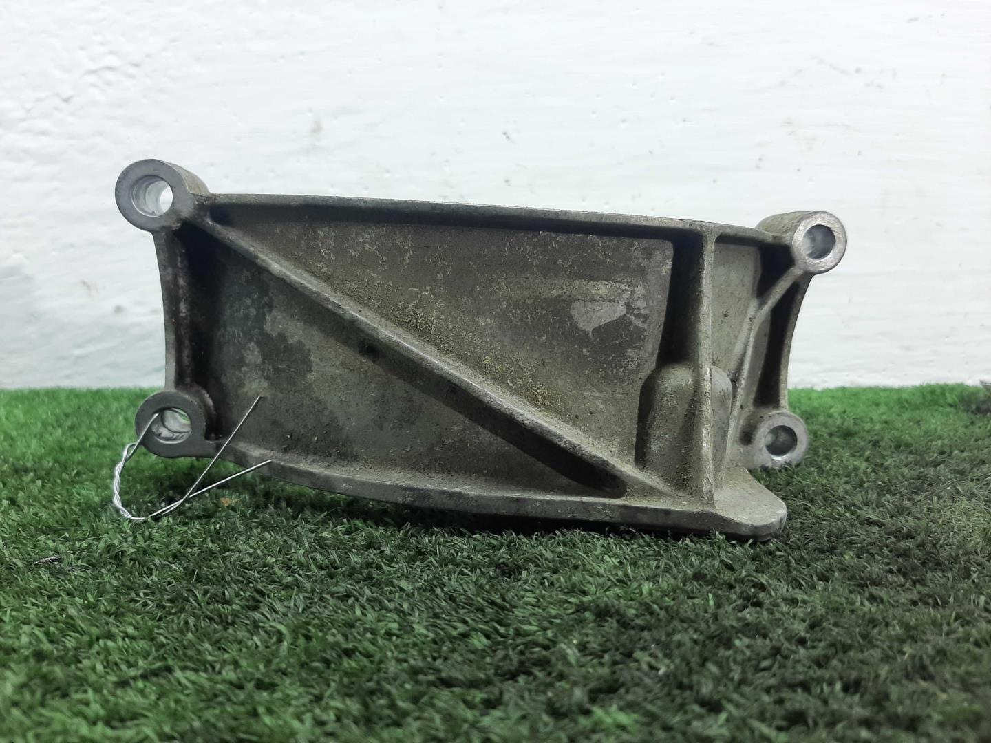 Кронштейн генератора