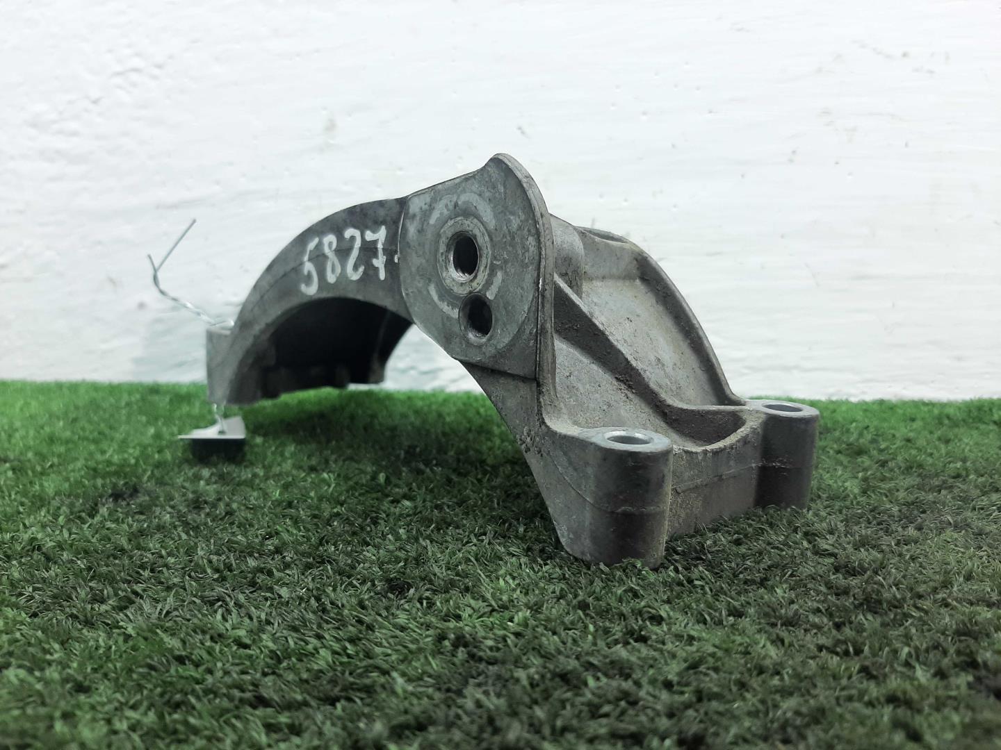 Кронштейн генератора