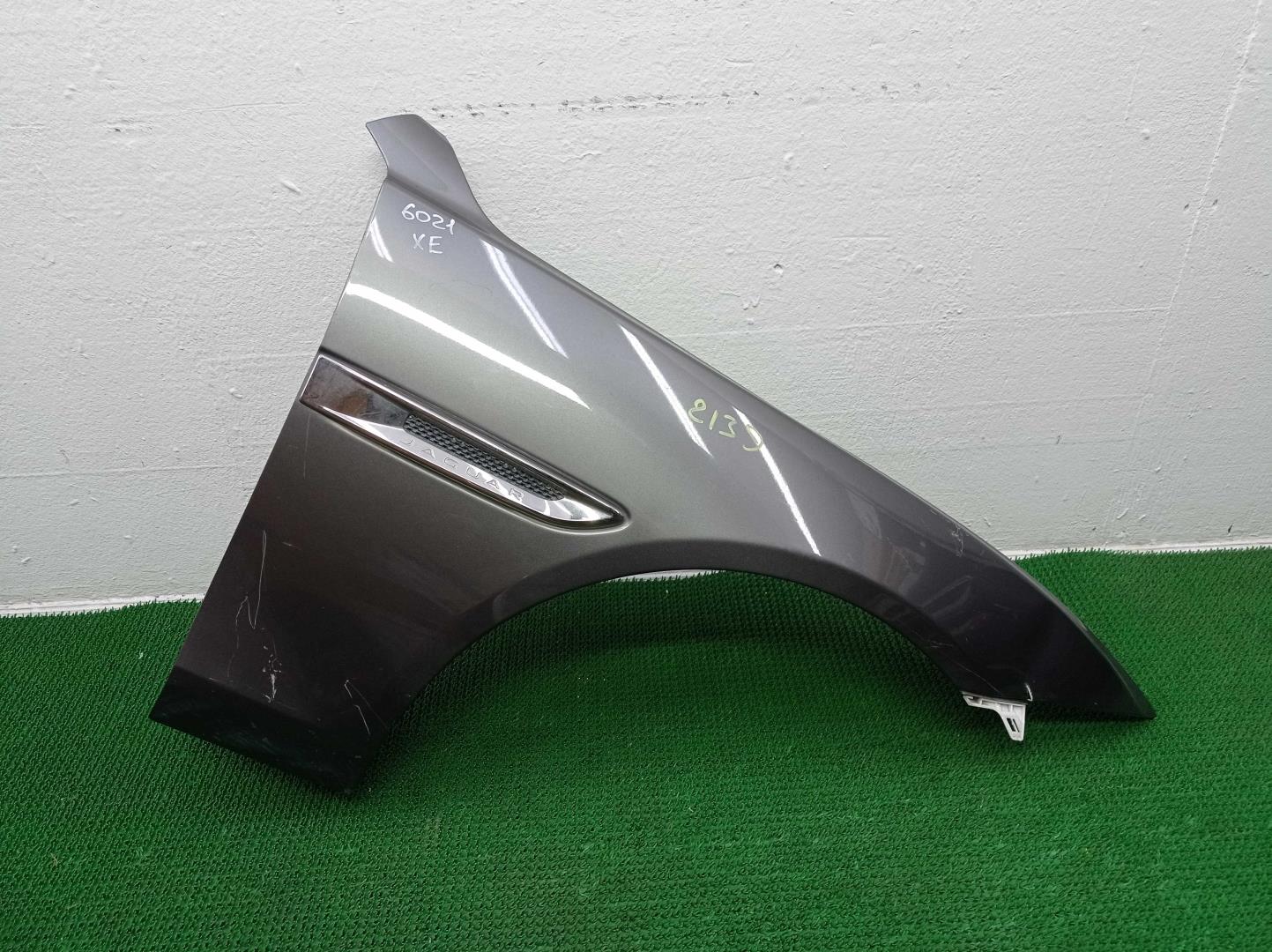 Крыло переднее правое