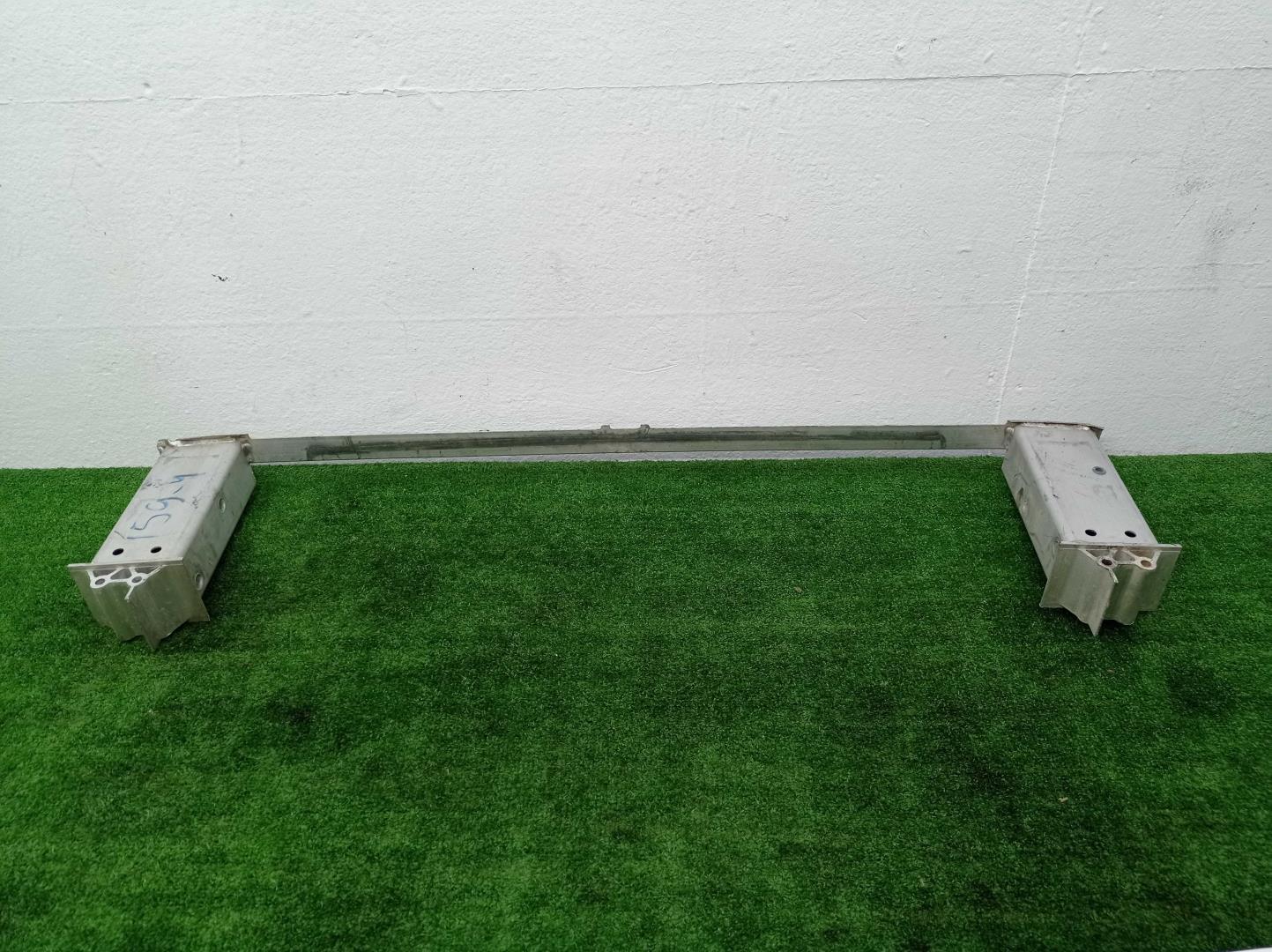 Усилитель переднего бампера