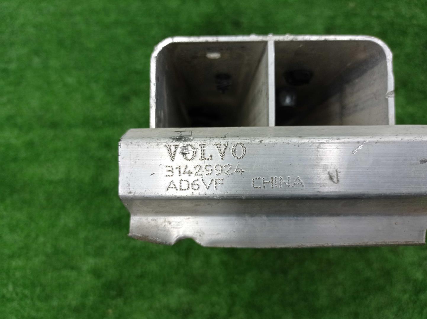 Усилитель переднего бампера