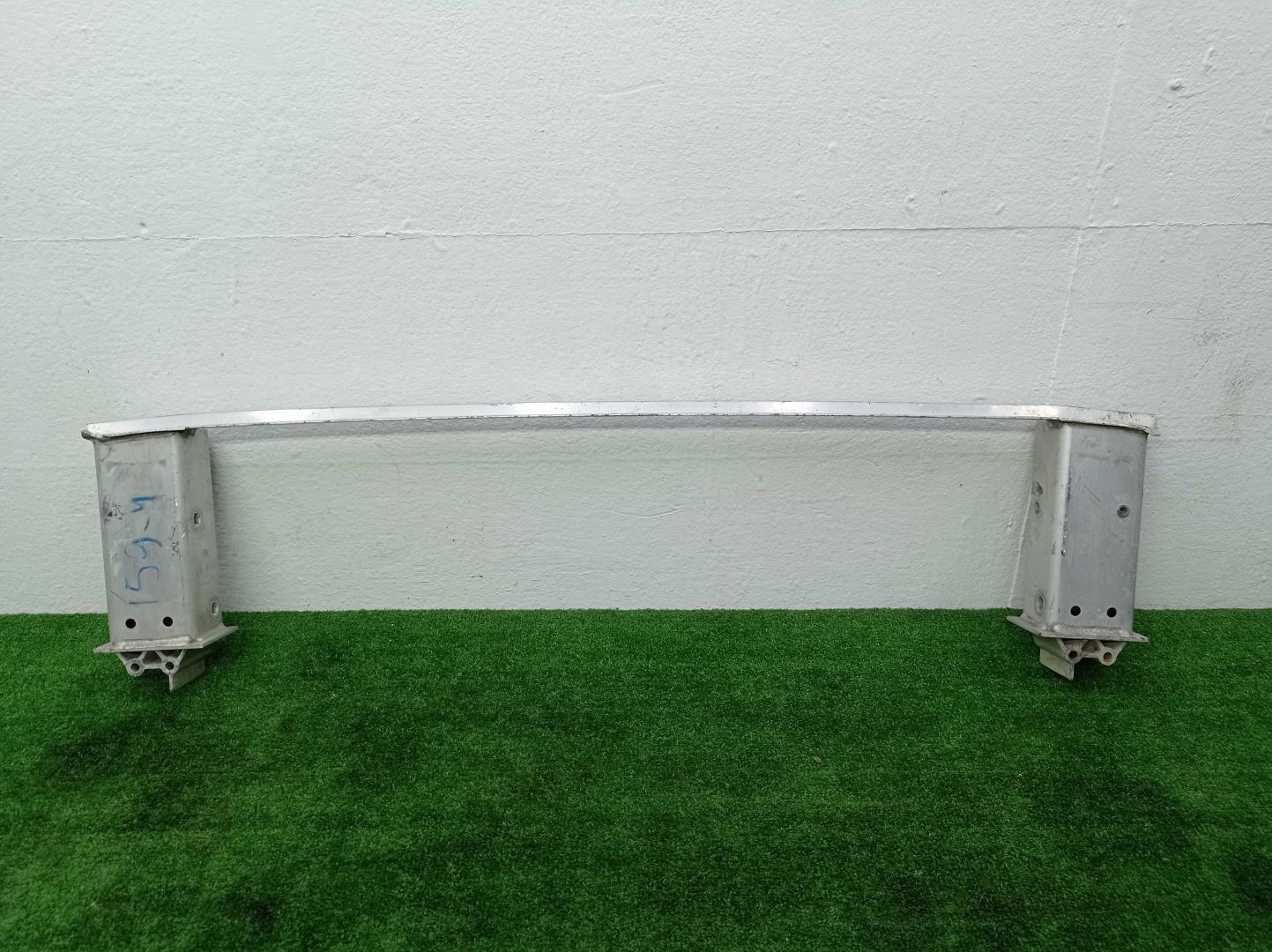 Усилитель переднего бампера