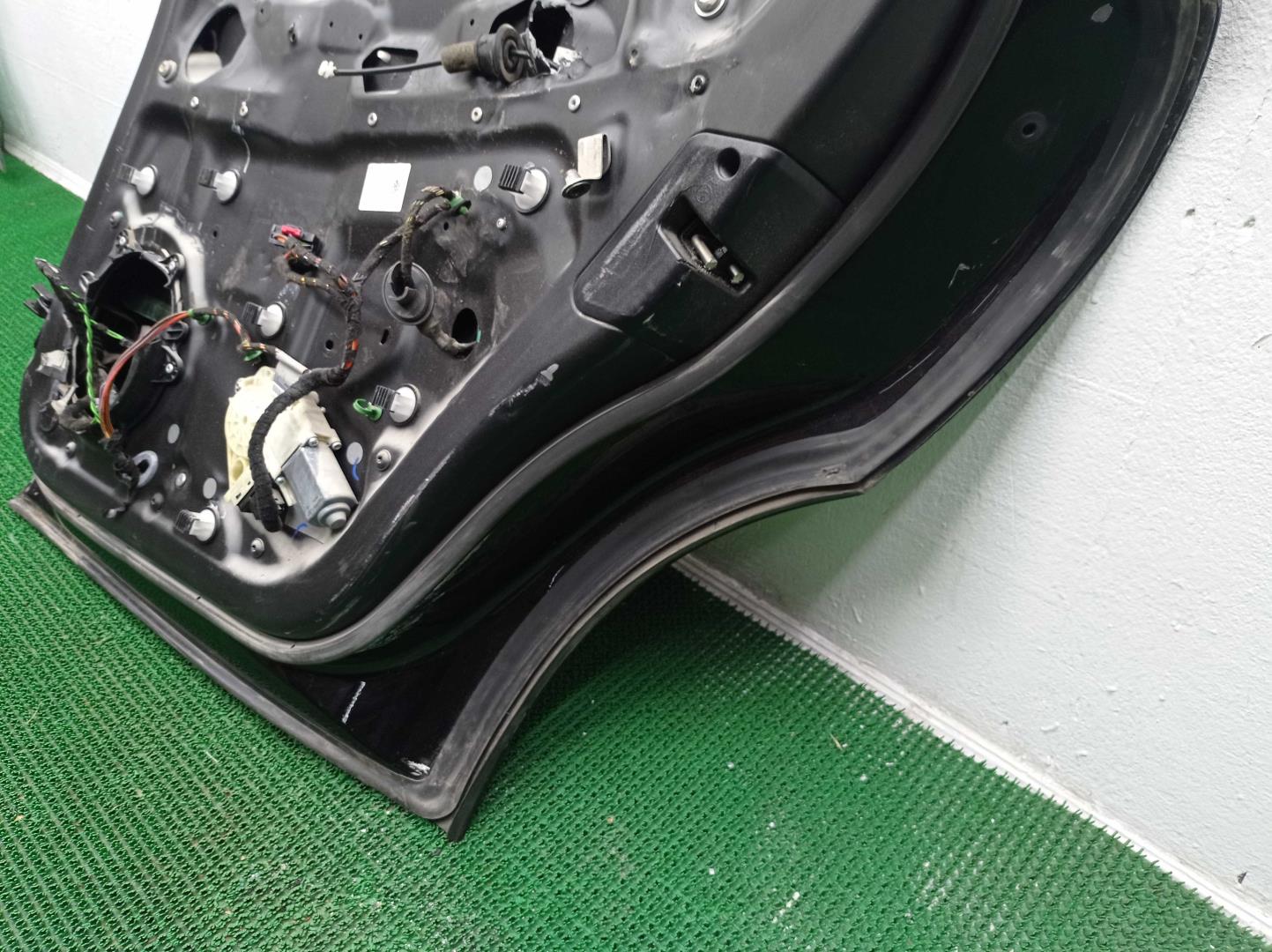 Стеклоподъемник электр. задний правый