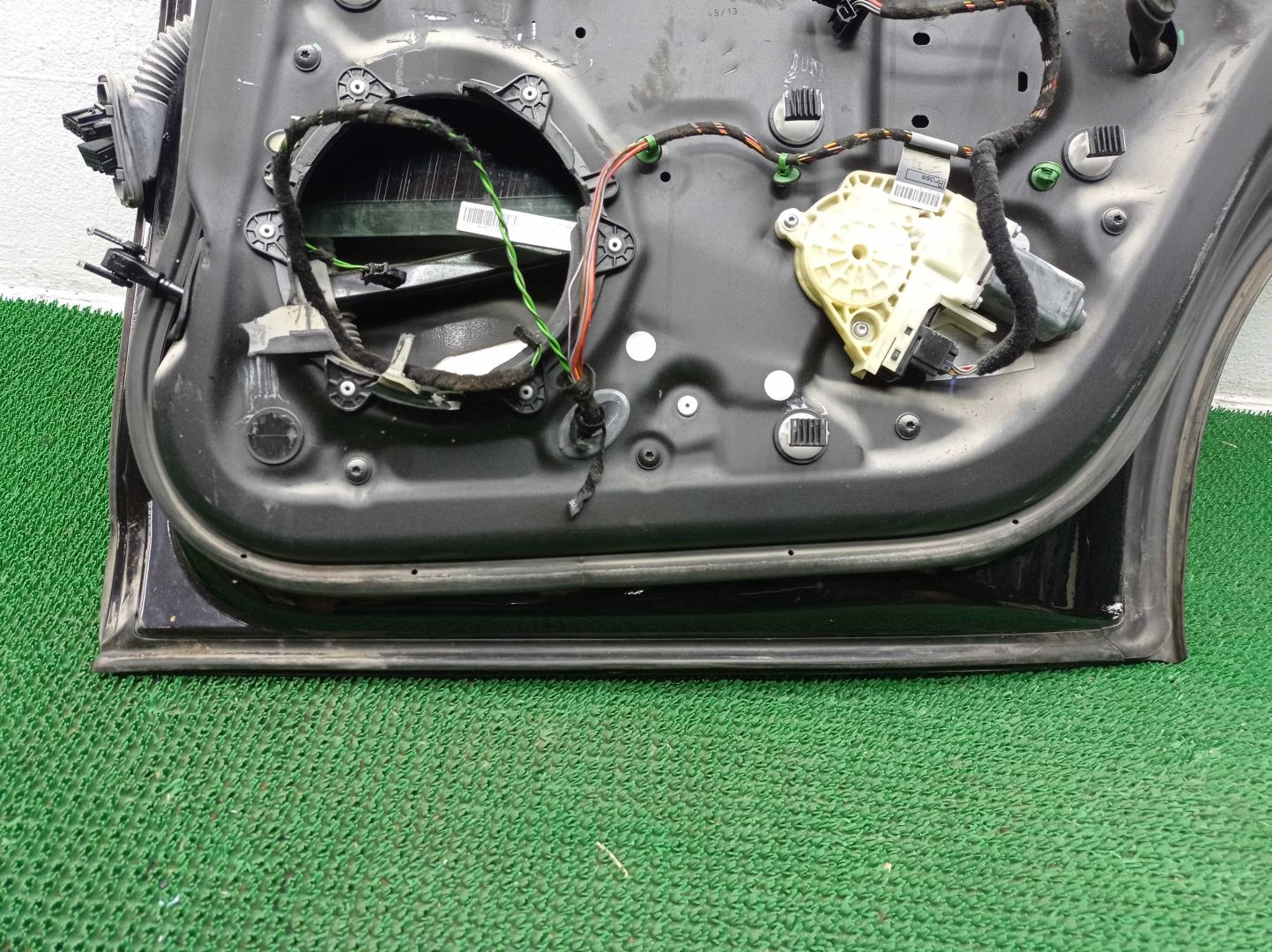 Стеклоподъемник электр. задний правый