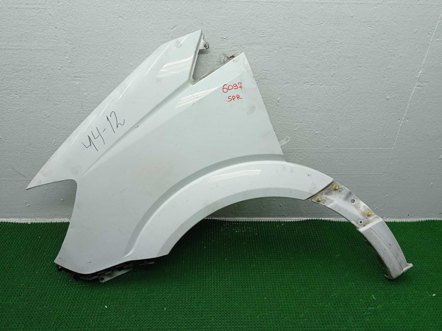 Крыло переднее левое