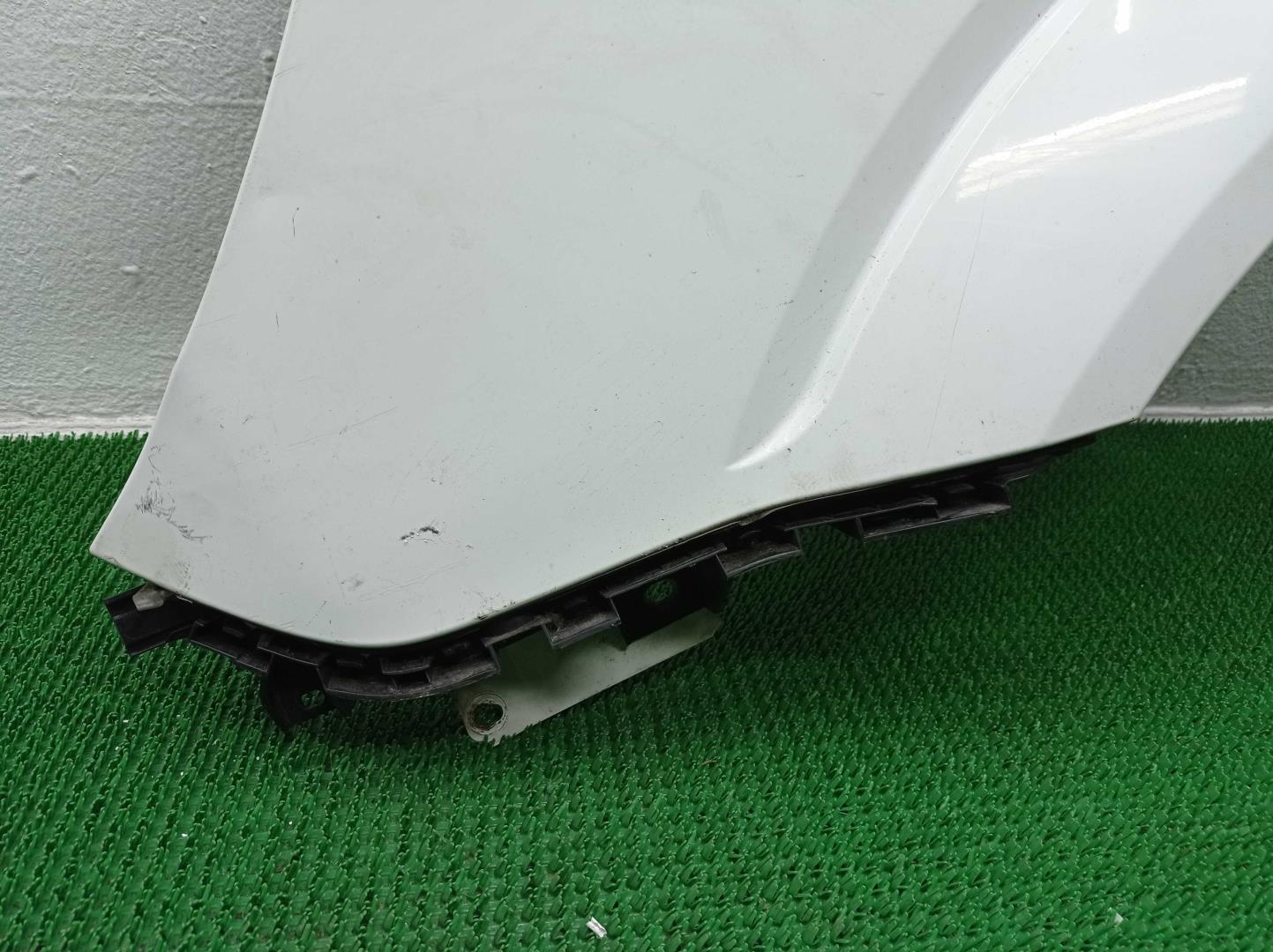 Крыло переднее левое