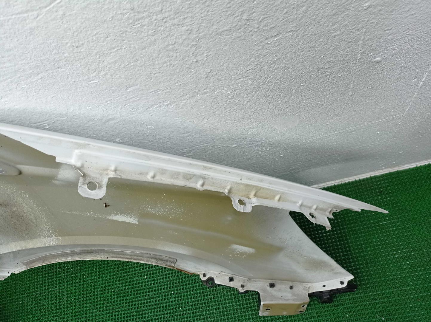 Крыло переднее левое