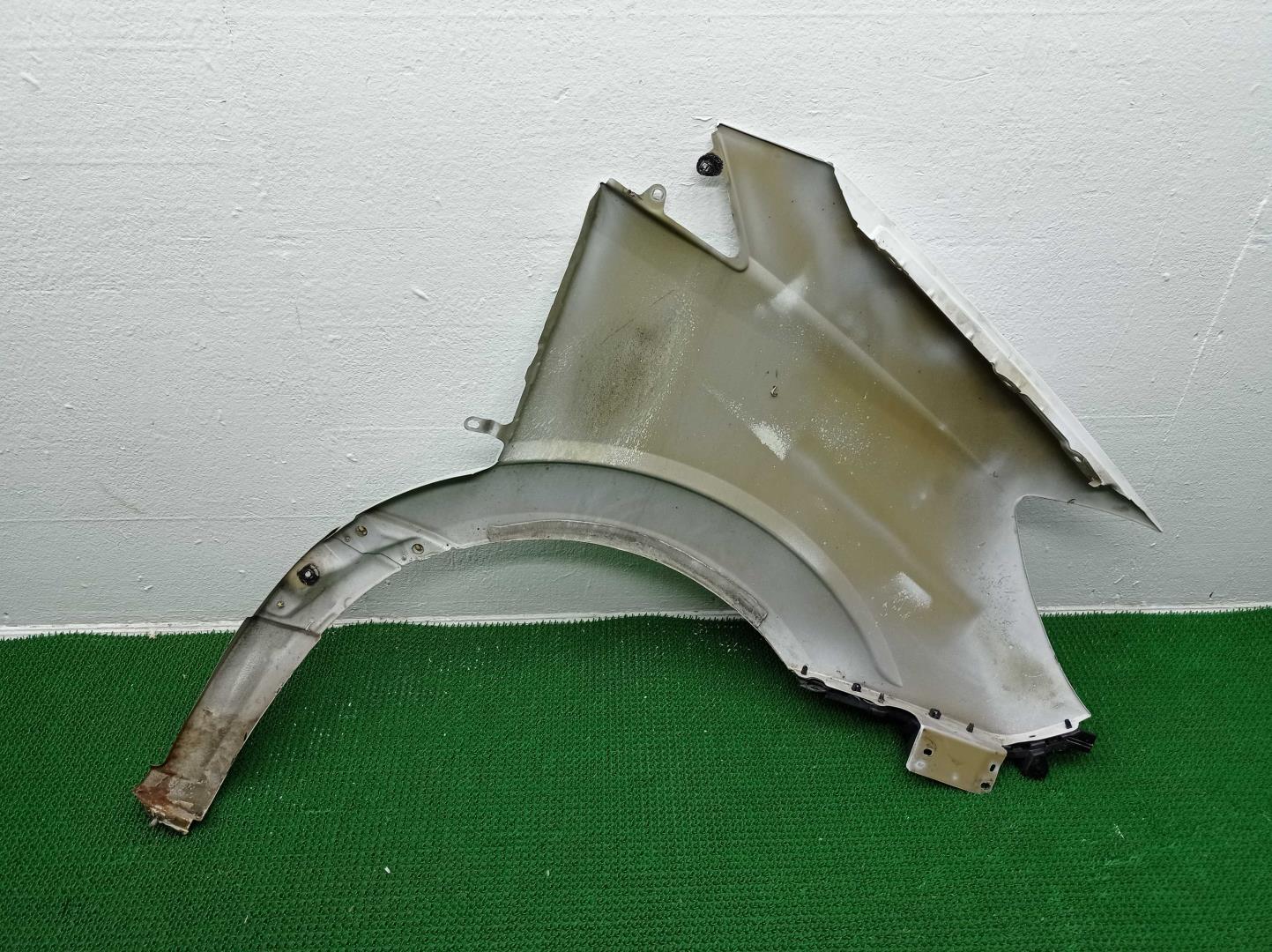 Крыло переднее левое