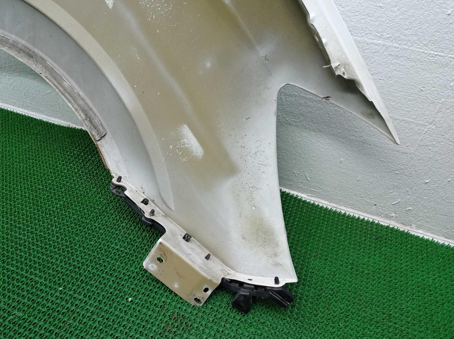 Крыло переднее левое