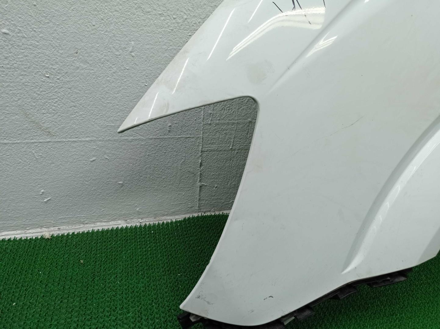 Крыло переднее левое