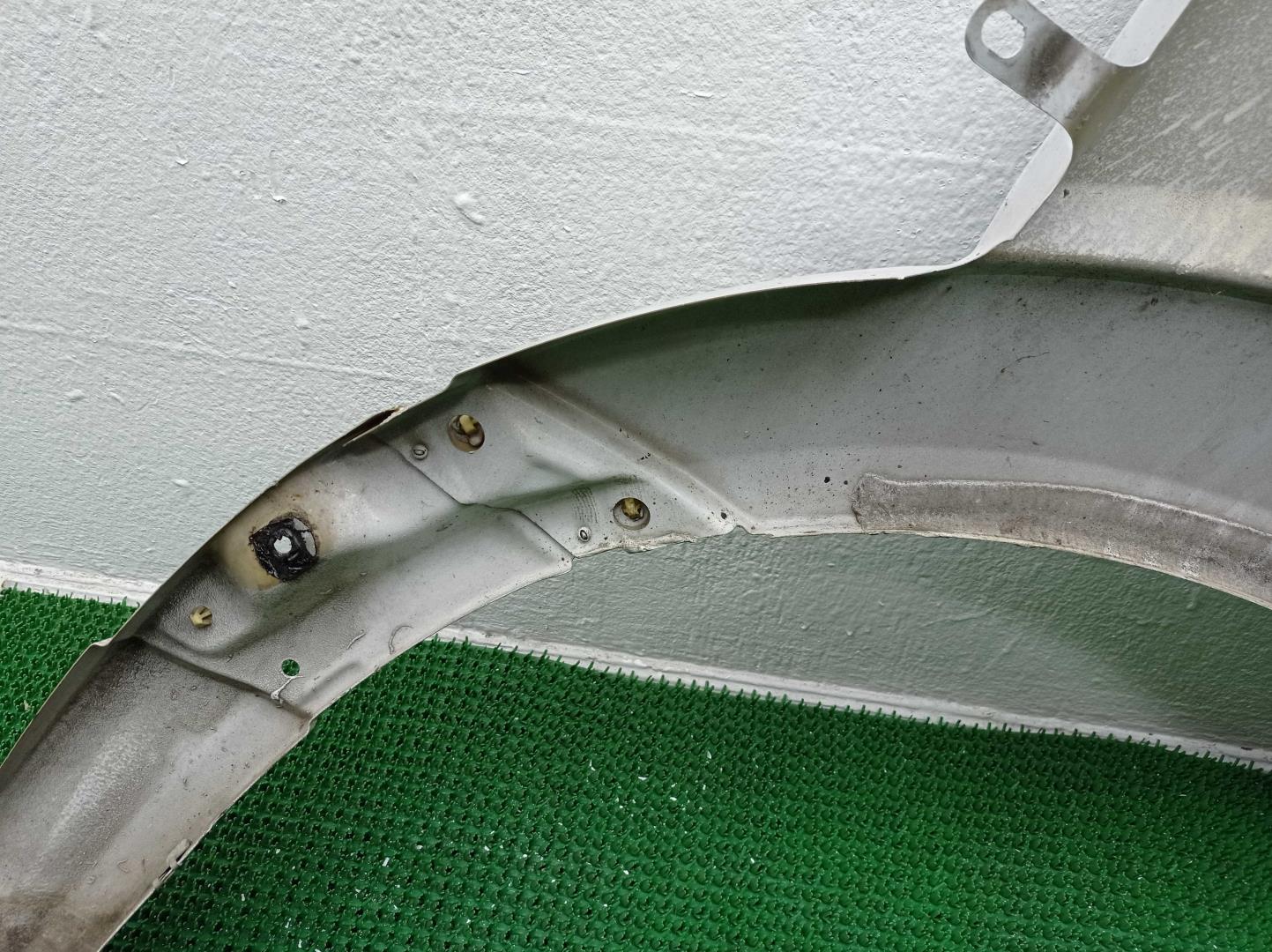 Крыло переднее левое