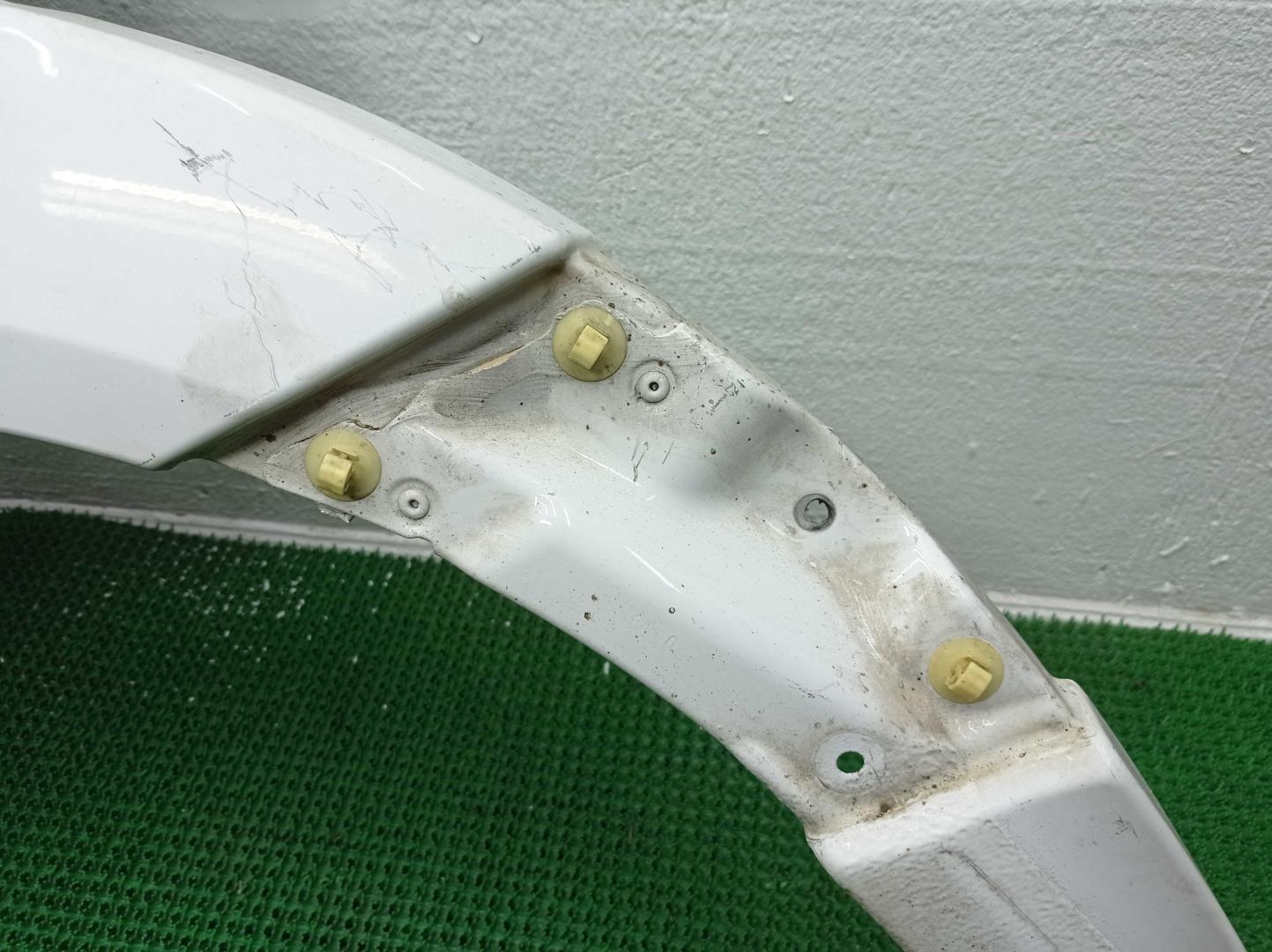 Крыло переднее левое