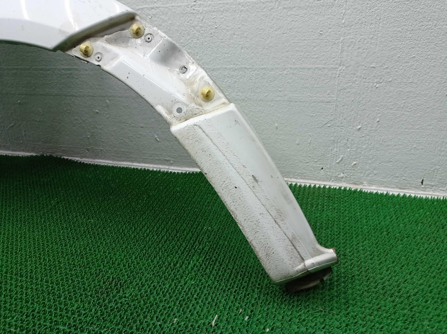 Крыло переднее левое