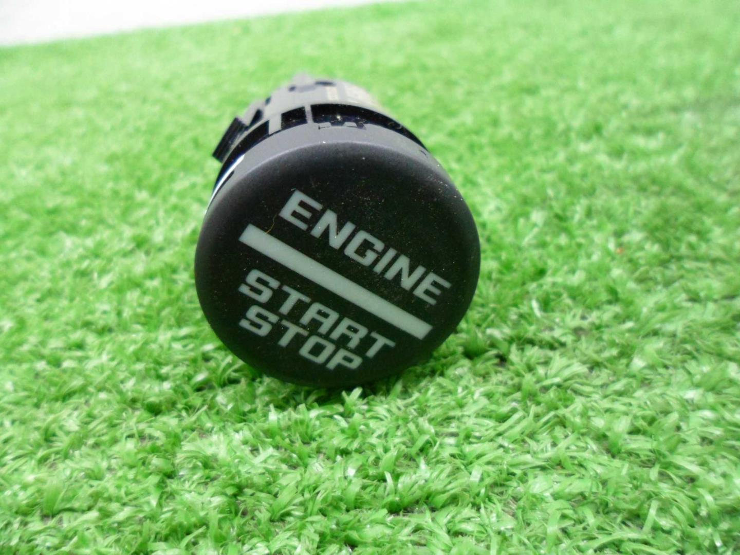 Кнопка запуска двигателя