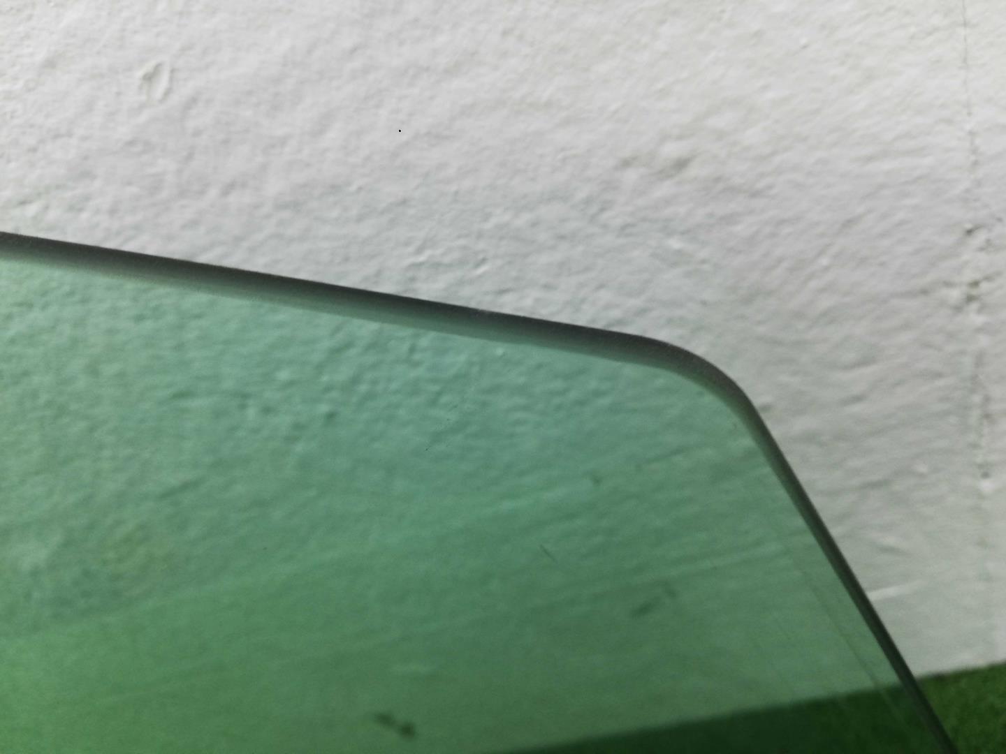 Стекло двери передней правой