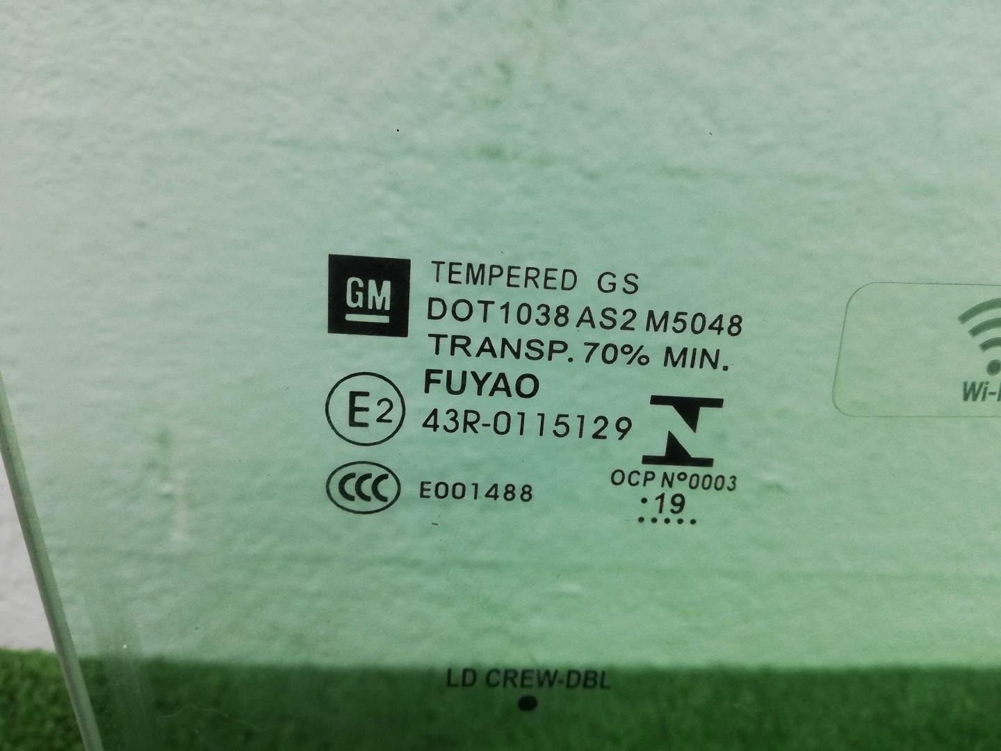 Стекло двери передней правой