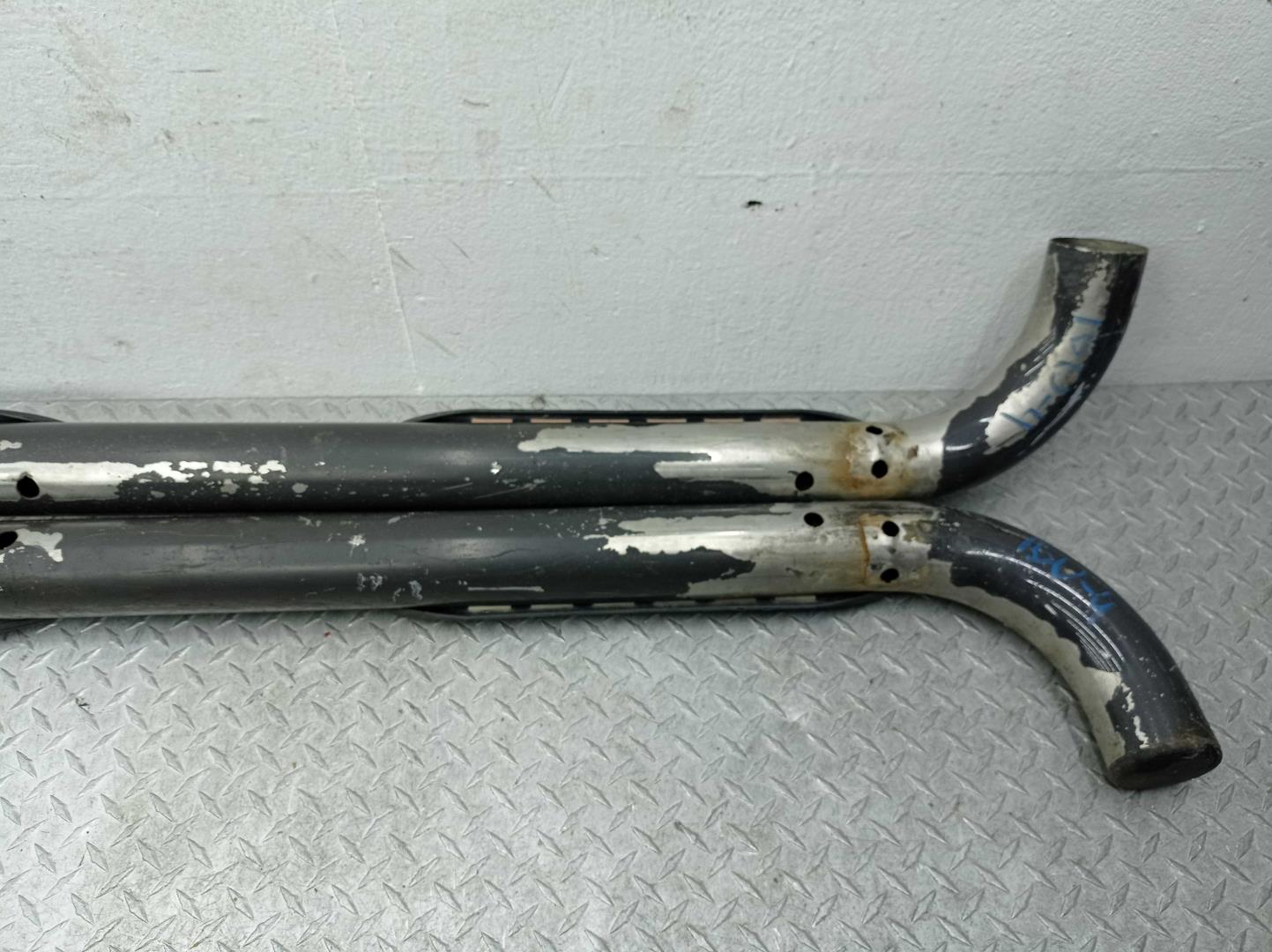 Подножка правая