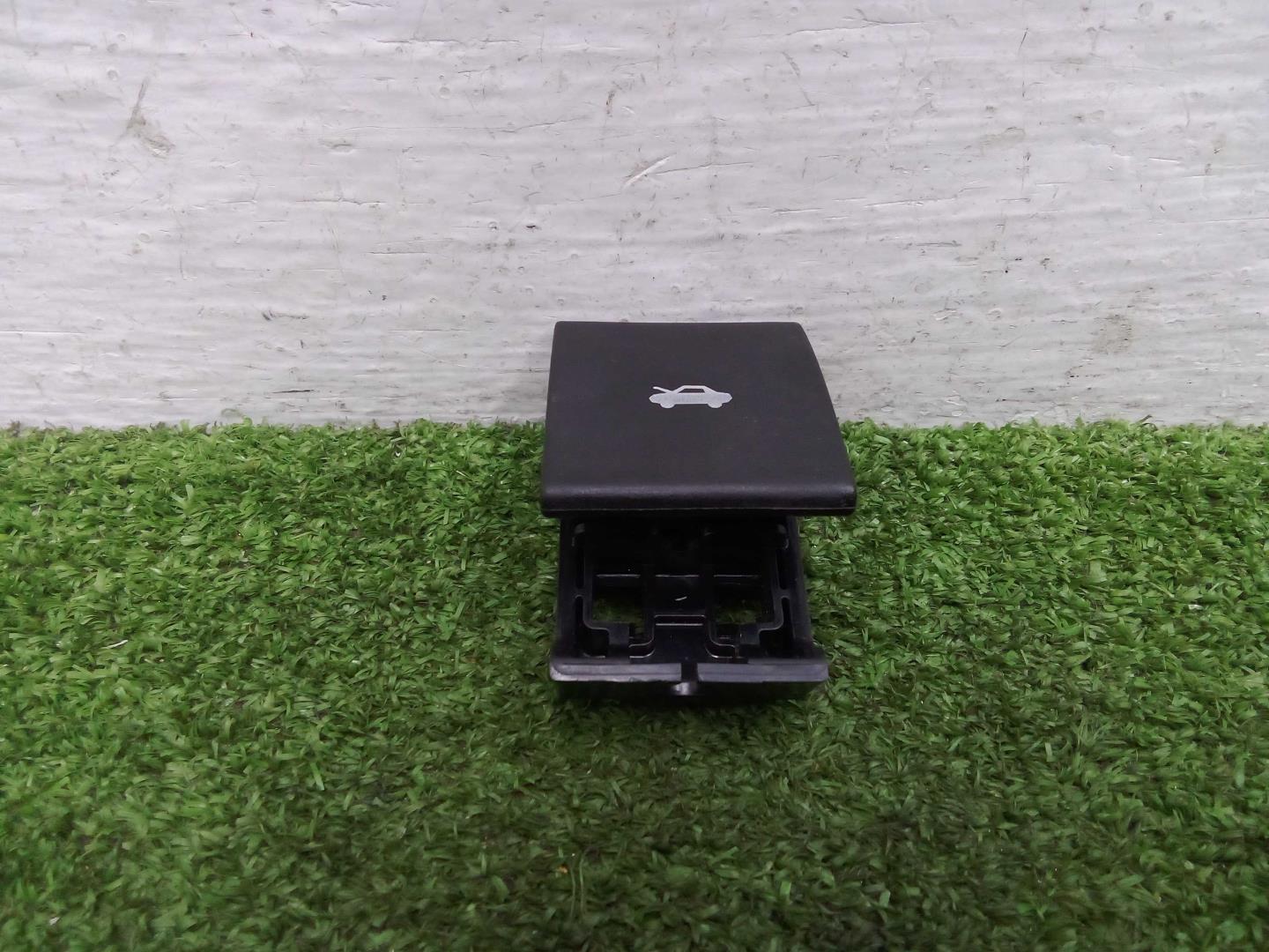 Ручка открывания капота