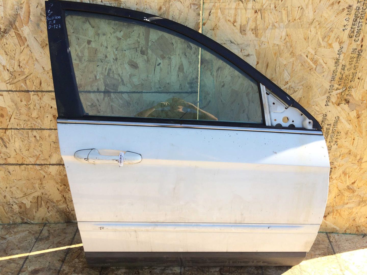 Дверь передняя правая