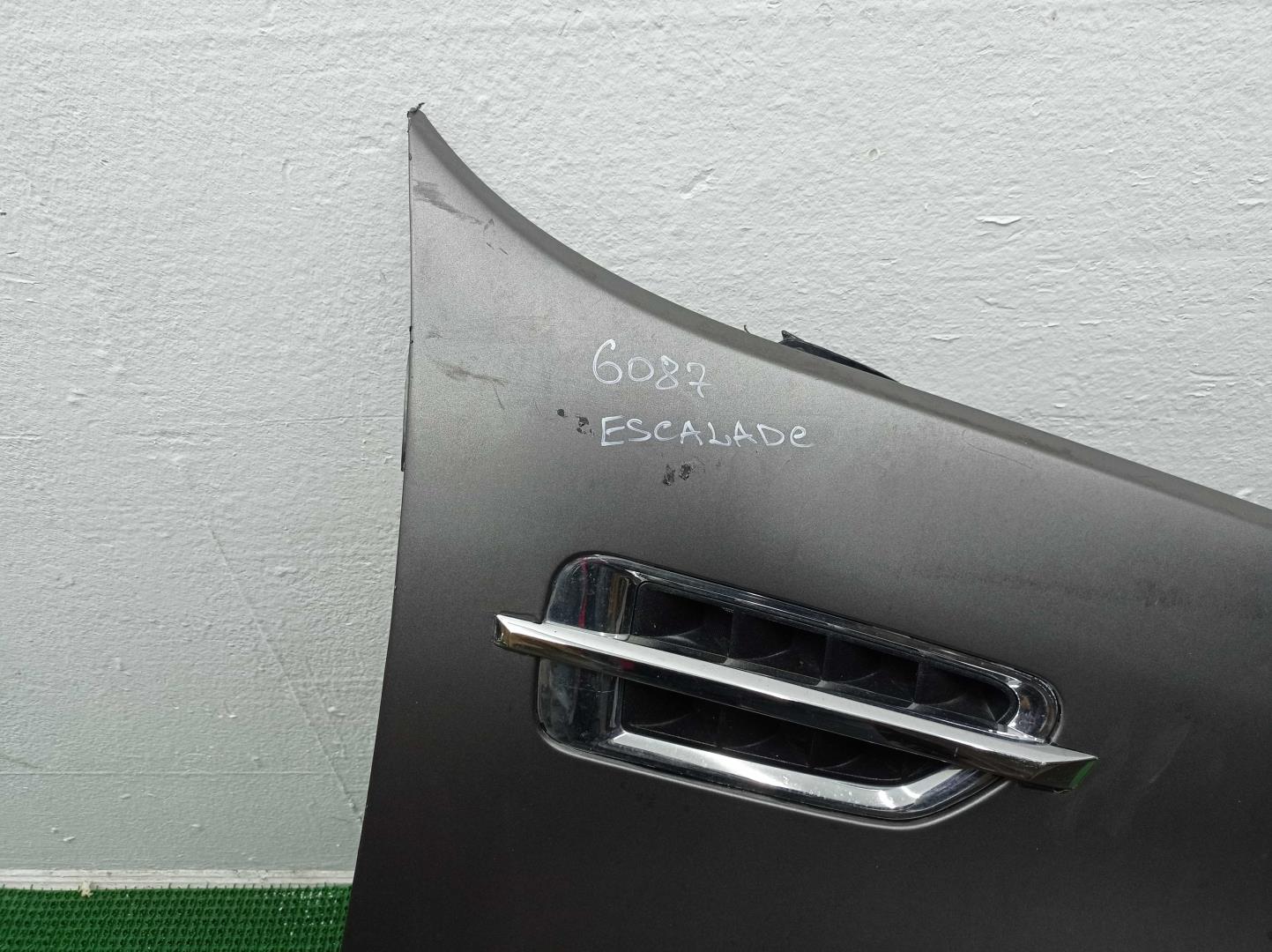 Крыло переднее правое