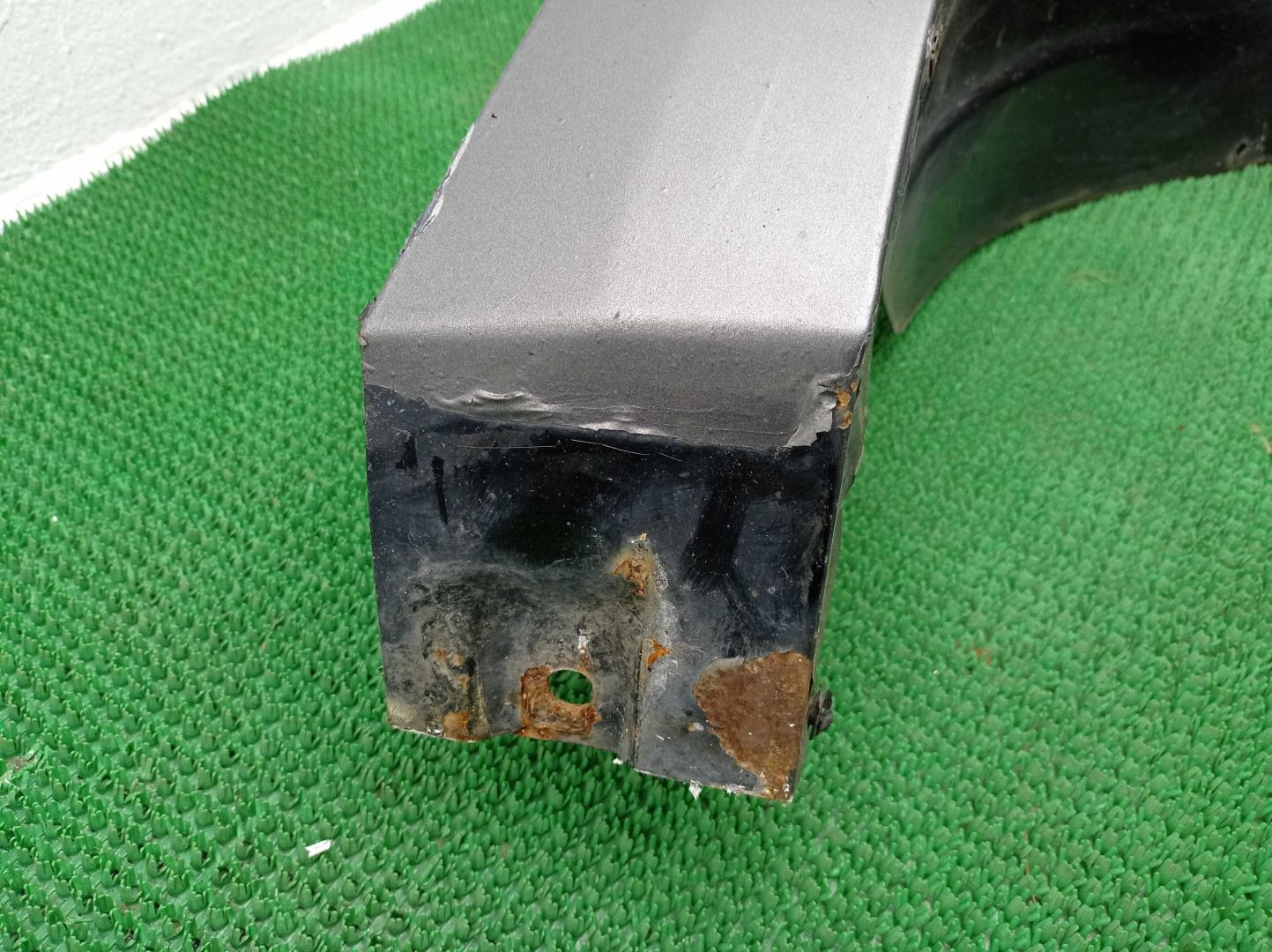 Крыло переднее правое