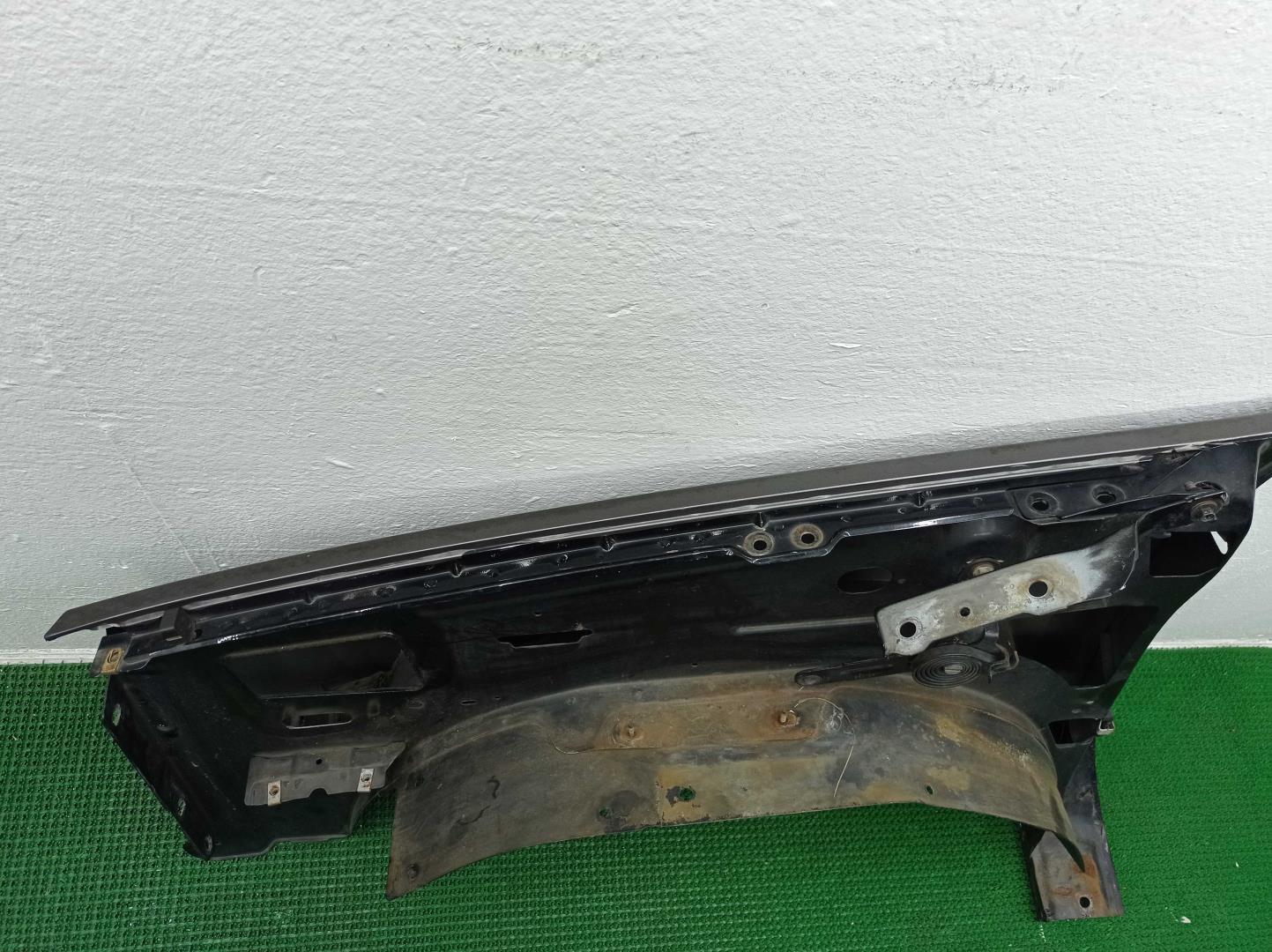 Крыло переднее правое