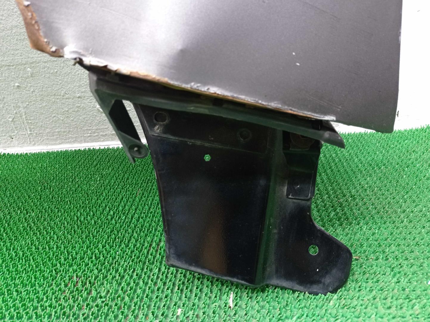 Крыло переднее правое