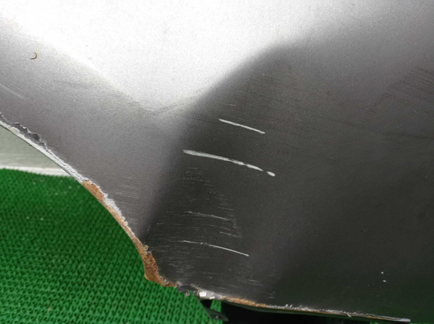 Крыло переднее правое