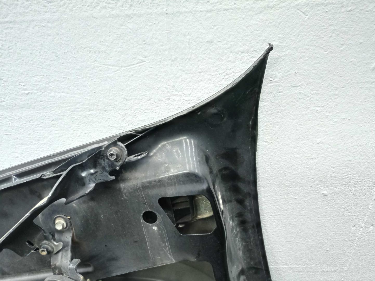 Крыло переднее правое