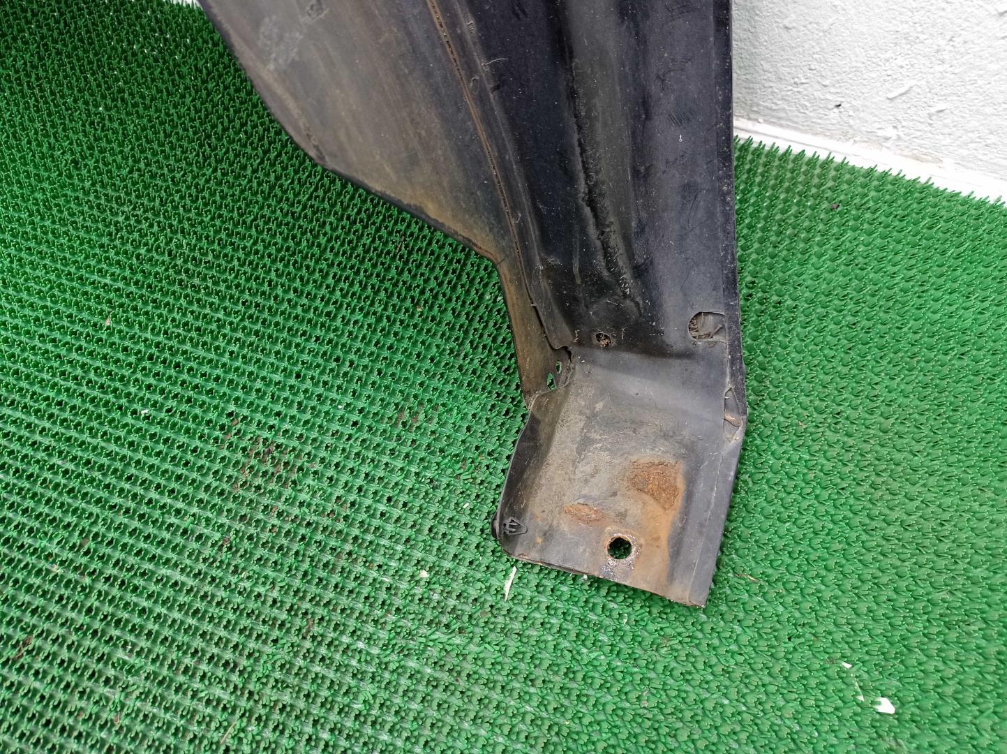 Крыло переднее правое