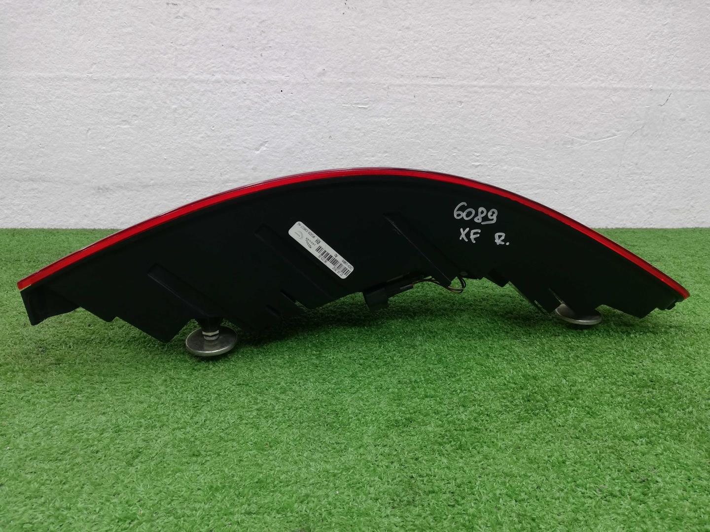 Фонарь задний наружный правый