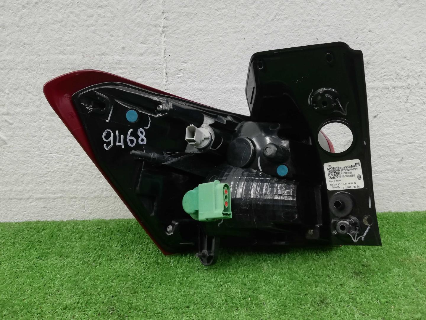 Фонарь задний наружный правый