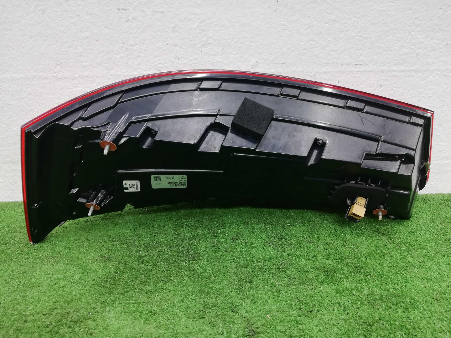 Фонарь задний внутренний левый