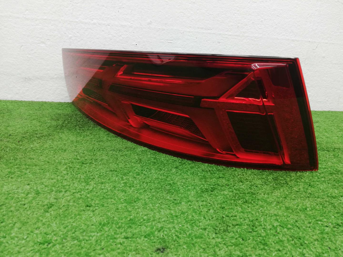 Фонарь задний внутренний левый