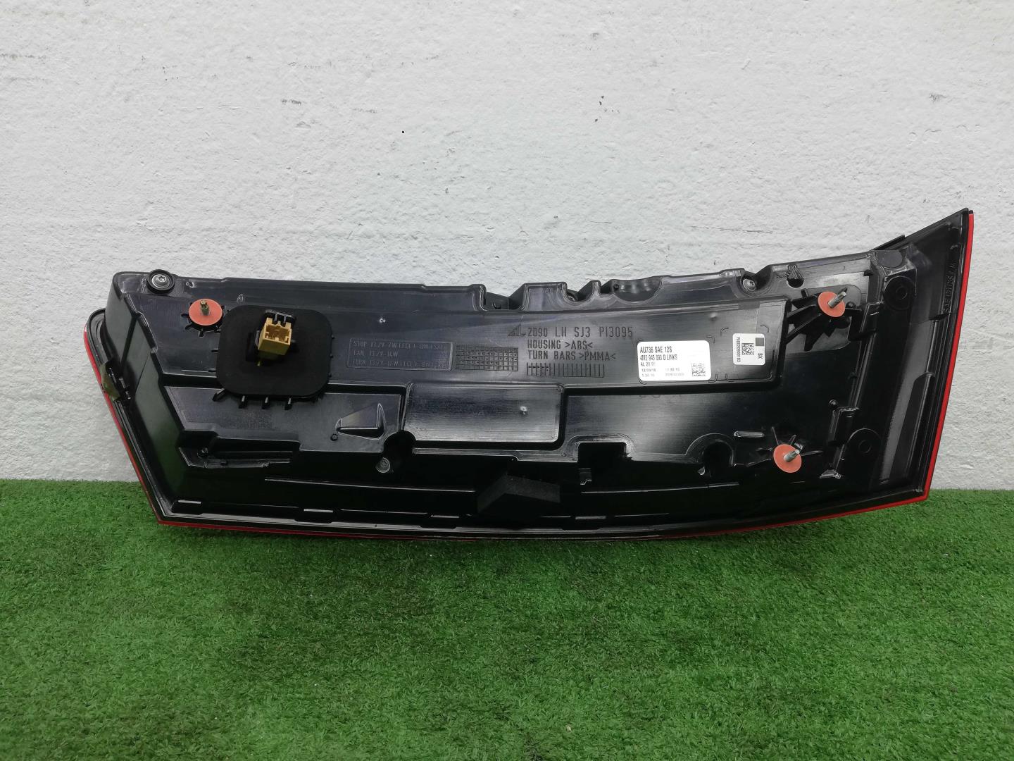 Фонарь задний внутренний левый