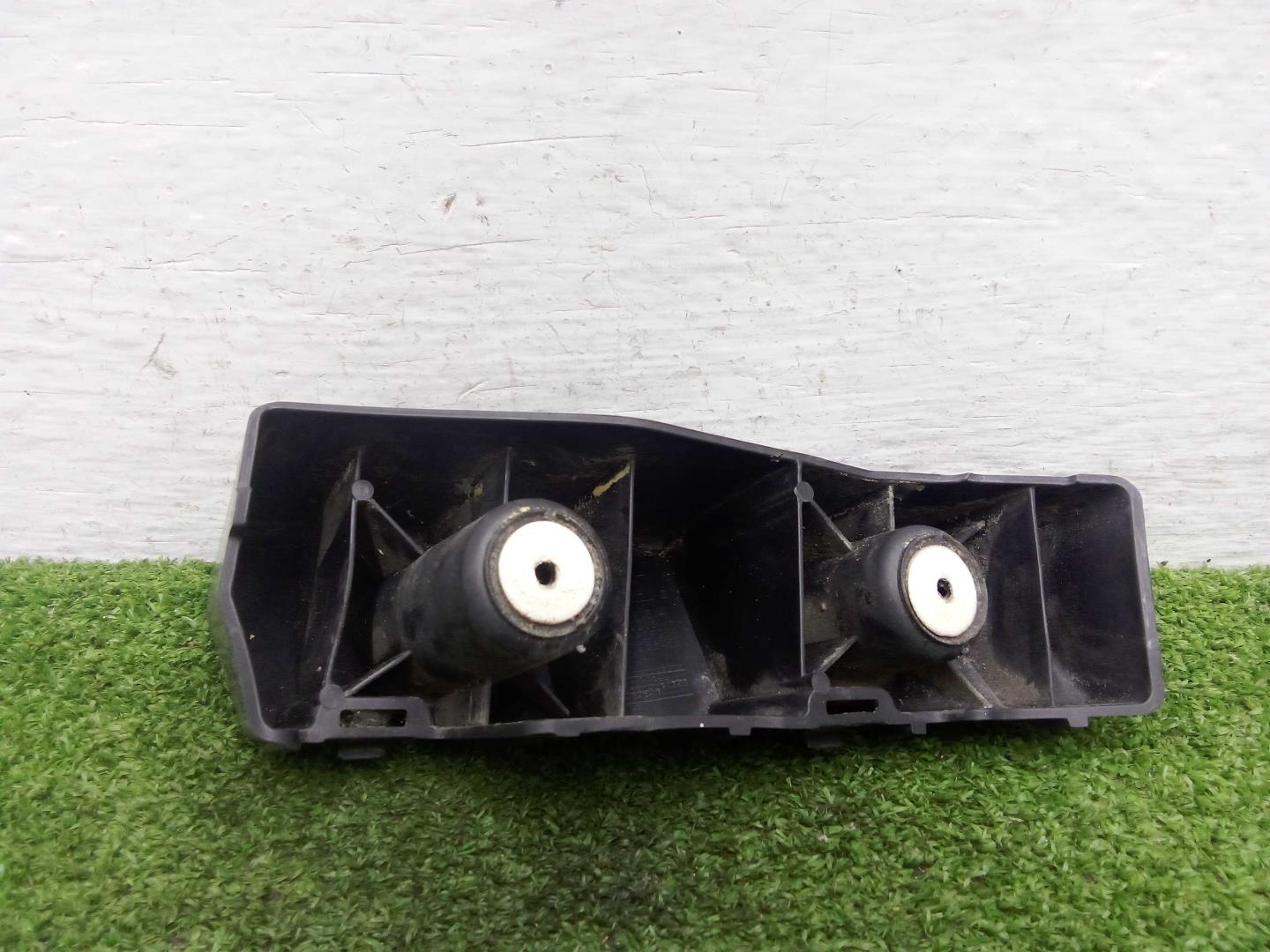 Кронштейн заднего бампера