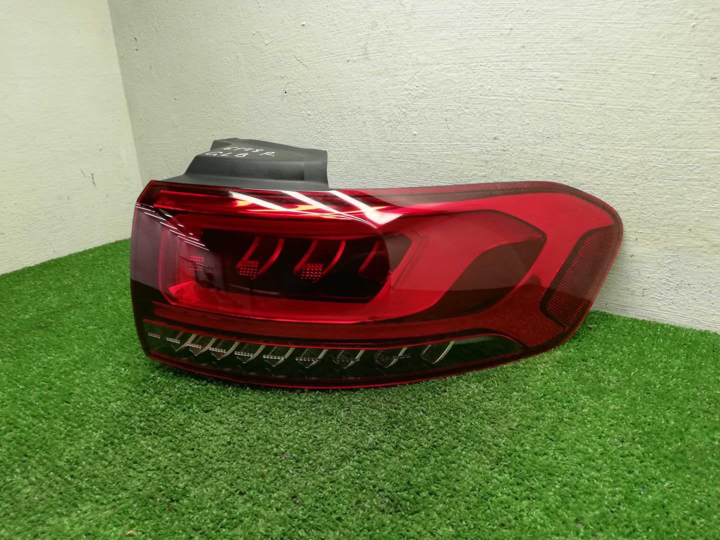 Фонарь задний наружный правый