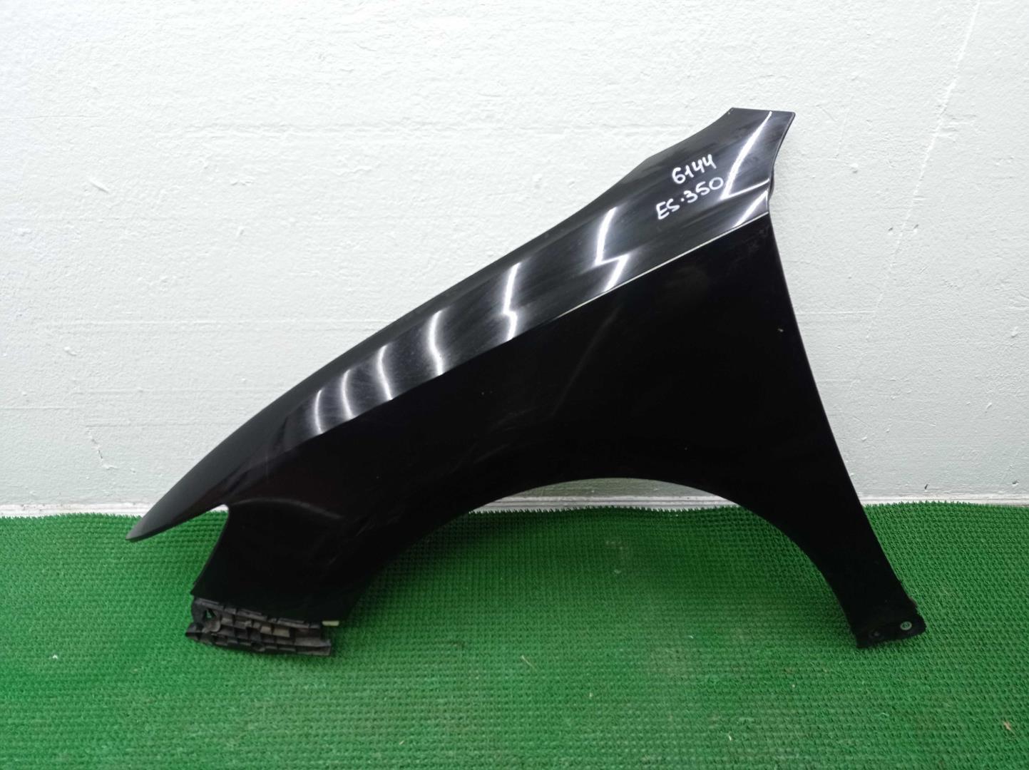 Крыло переднее левое