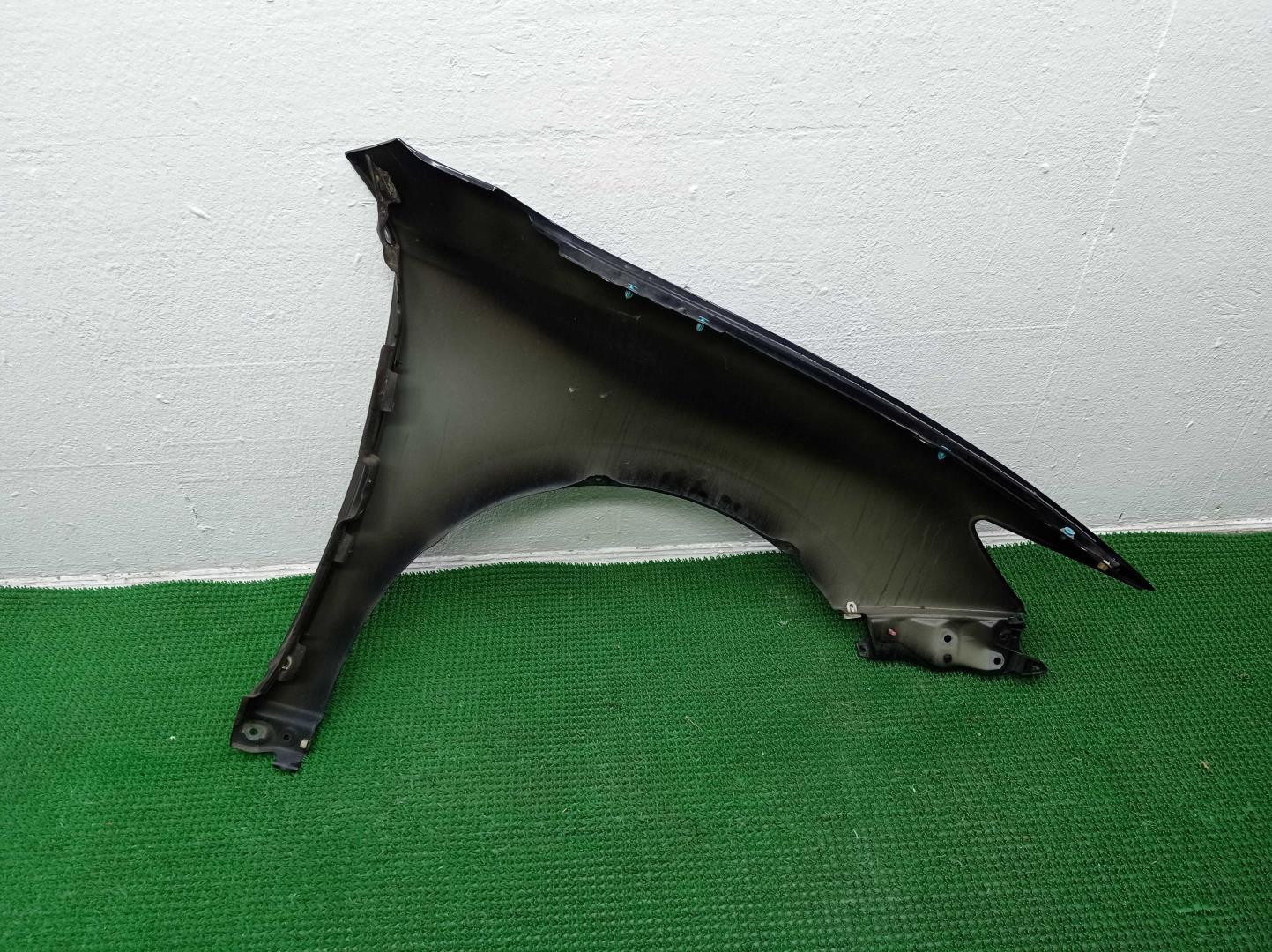 Крыло переднее левое