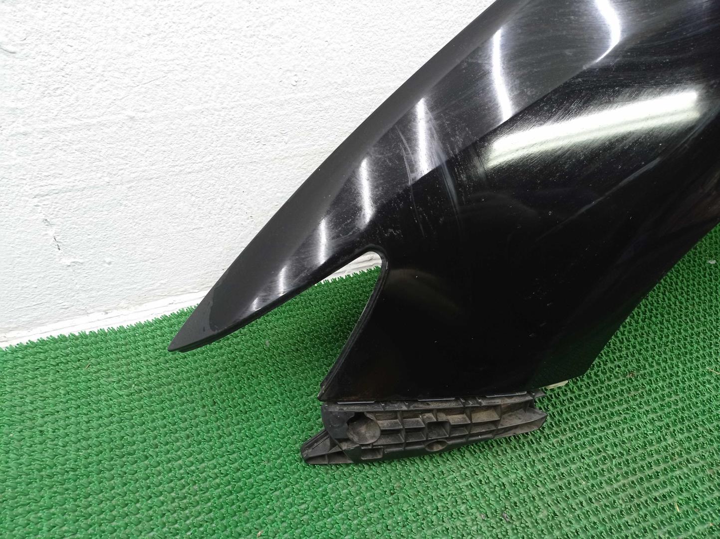 Крыло переднее левое