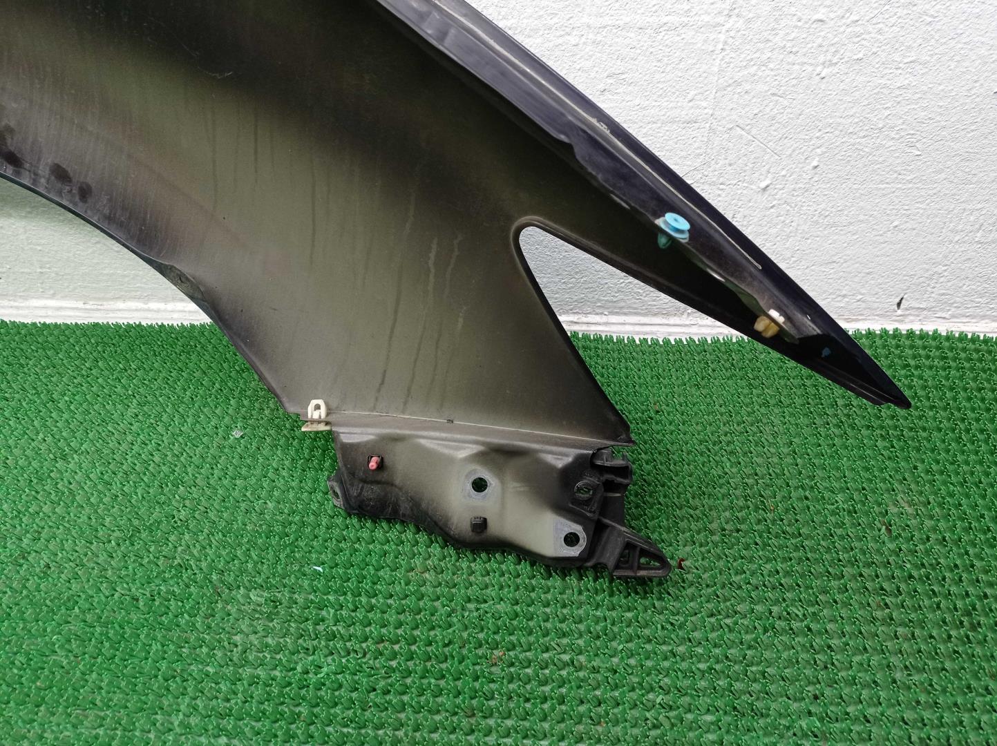 Крыло переднее левое