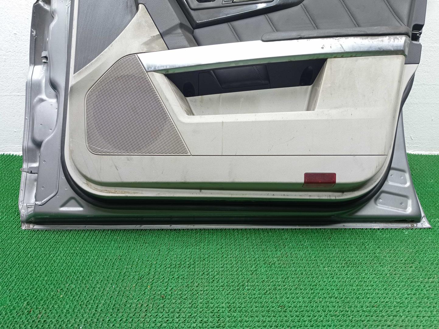 Замок двери передней правой