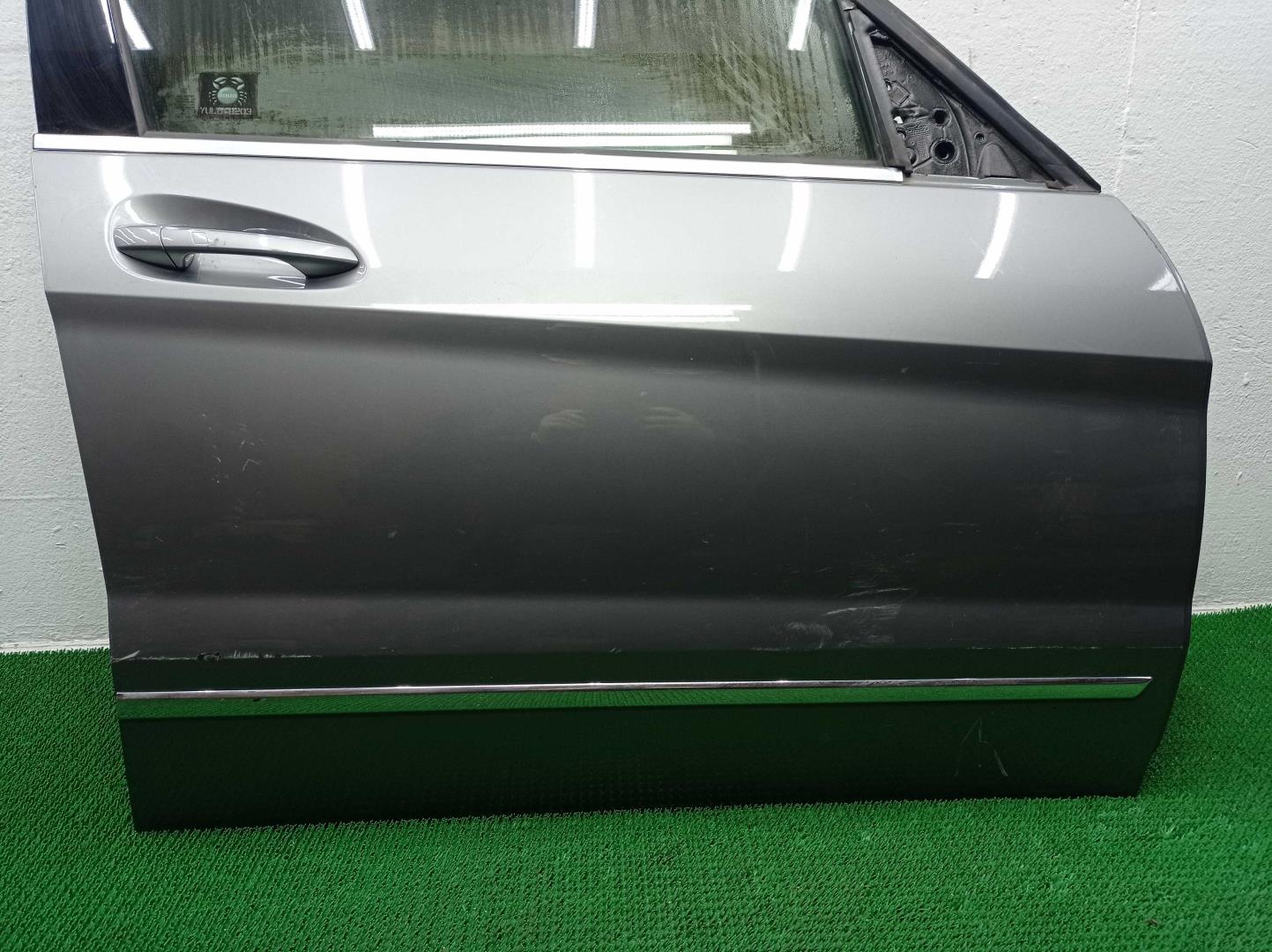 Замок двери передней правой