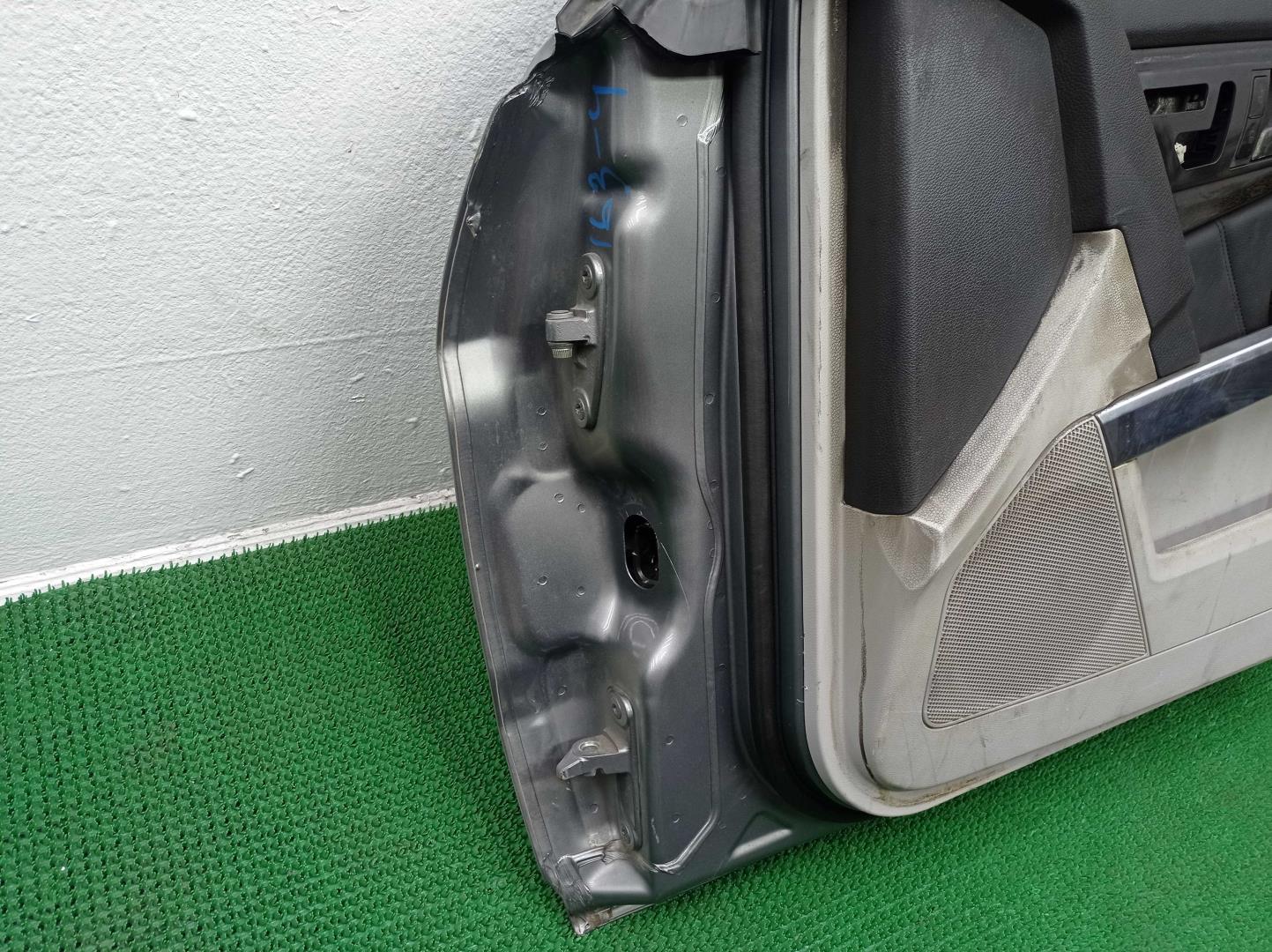 Замок двери передней правой